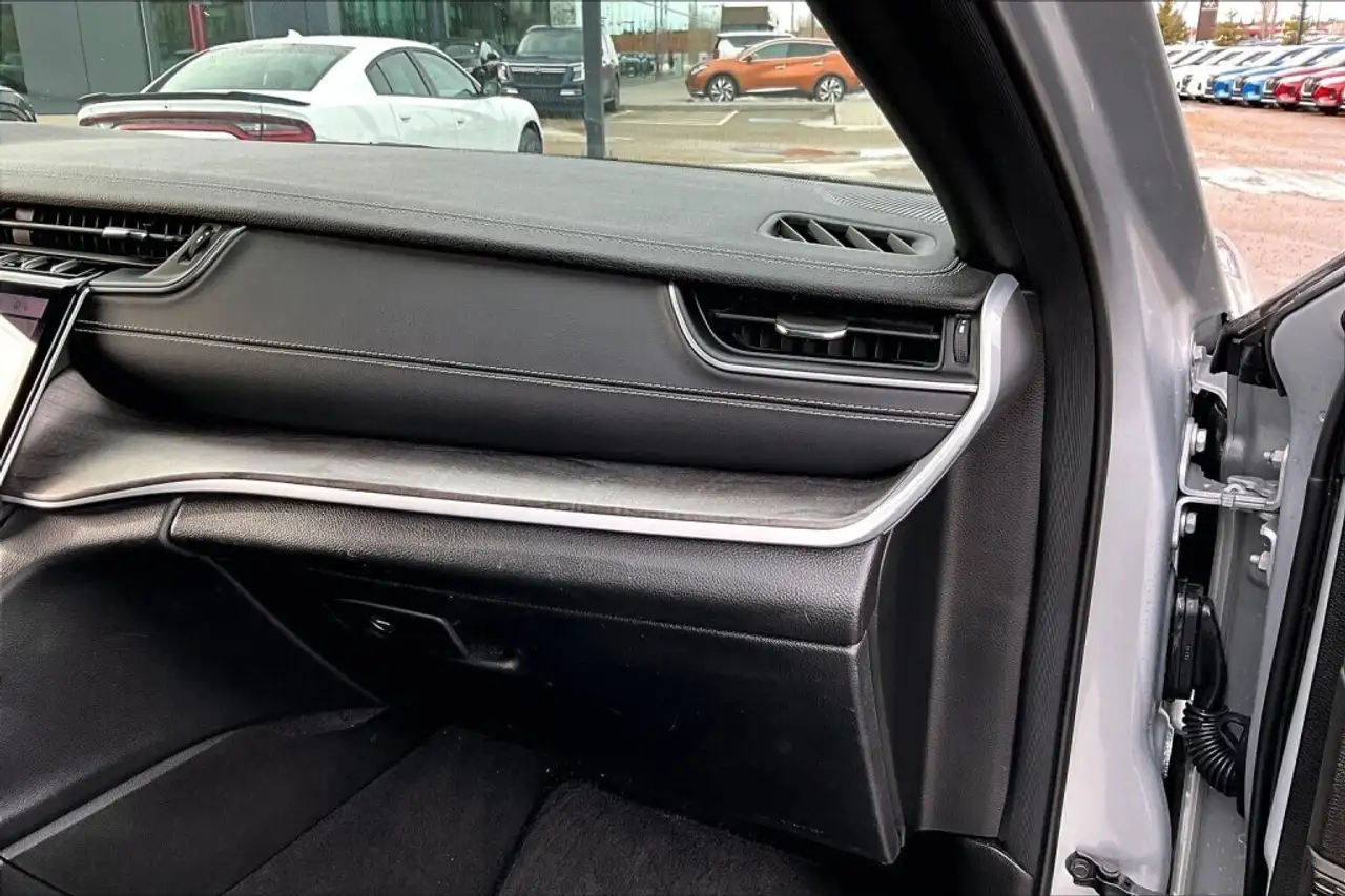 Jeep Grand Cherokee снимка Jeep Grand Cherokee