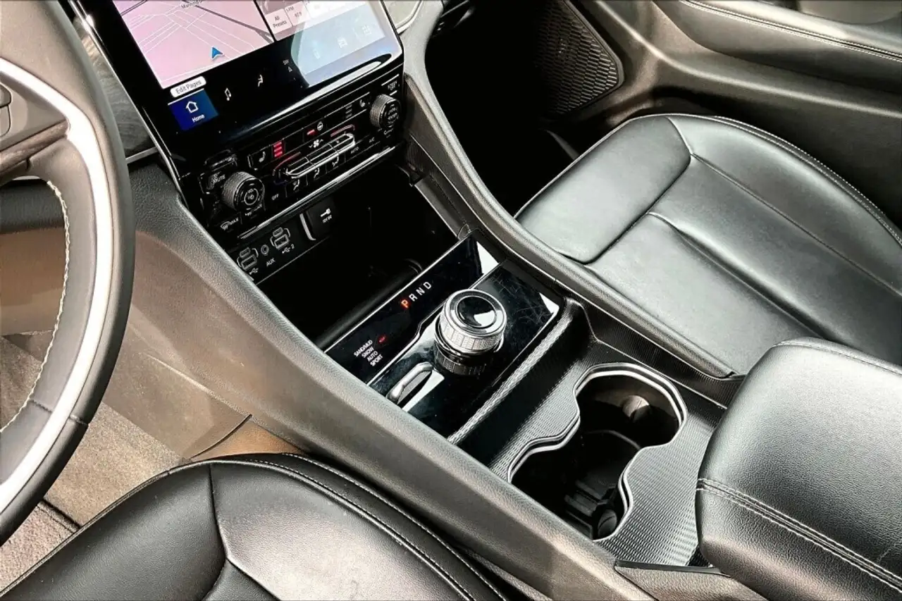 Jeep Grand Cherokee снимка Jeep Grand Cherokee