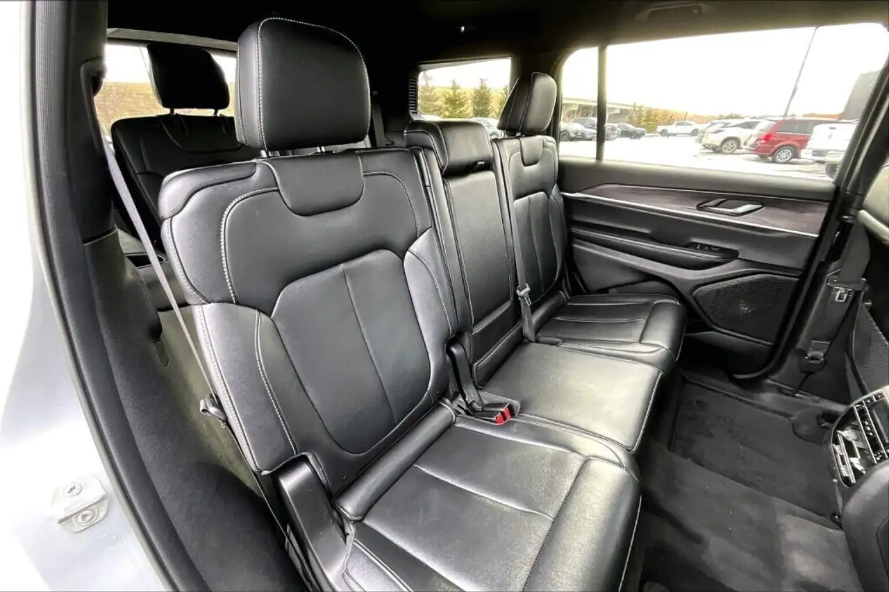 Jeep Grand Cherokee снимка Jeep Grand Cherokee