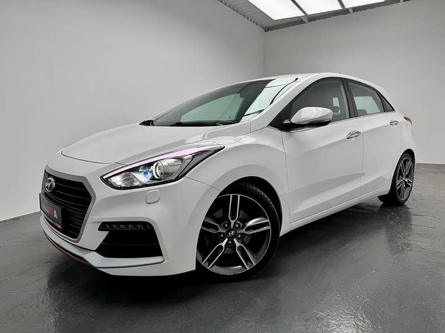 Hyundai i30 Turbo 1.6 TGDI+KAMERA+KEYLESS+NAVI+BI-XENON Weiß - 1