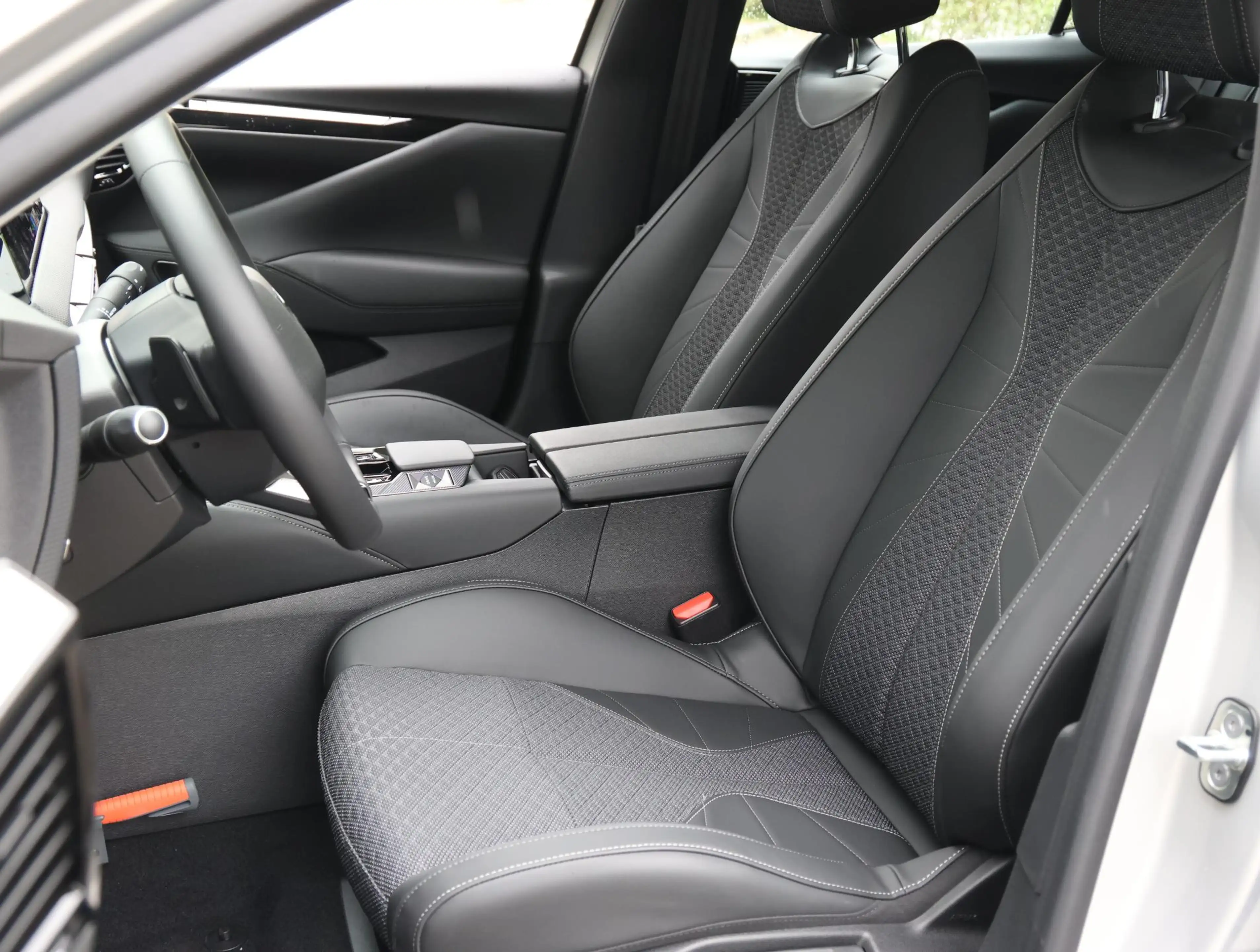 DS Automobiles DS 4 1.2 136pk Hybrid Pallas | Achteruitrijdcamera | Ap — photo 12