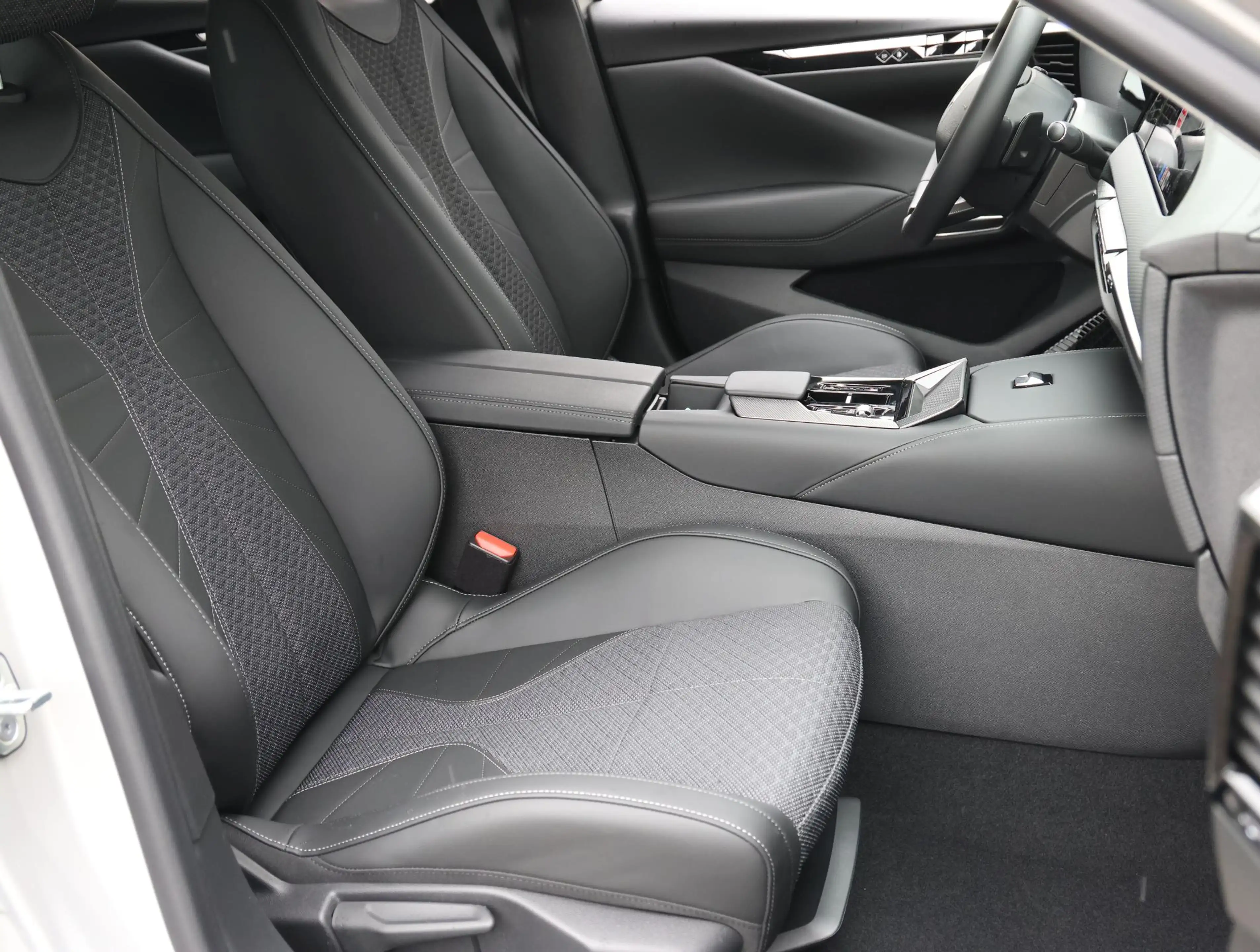 DS Automobiles DS 4 1.2 136pk Hybrid Pallas | Achteruitrijdcamera | Ap — photo 10