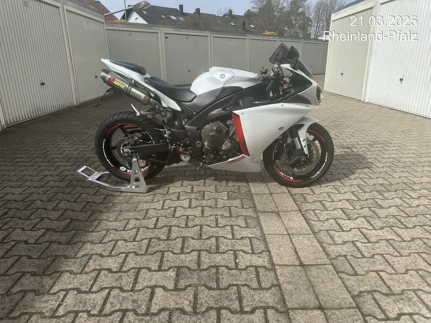 Yamaha YZF 1000 RN22 - 1