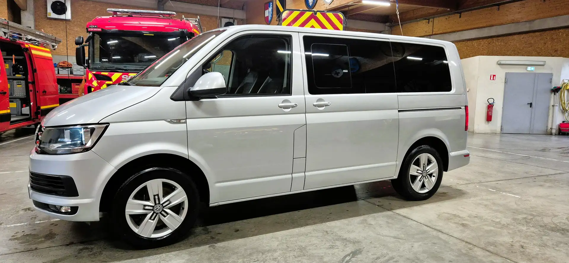 Volkswagen T6 Multivan Gris - 1