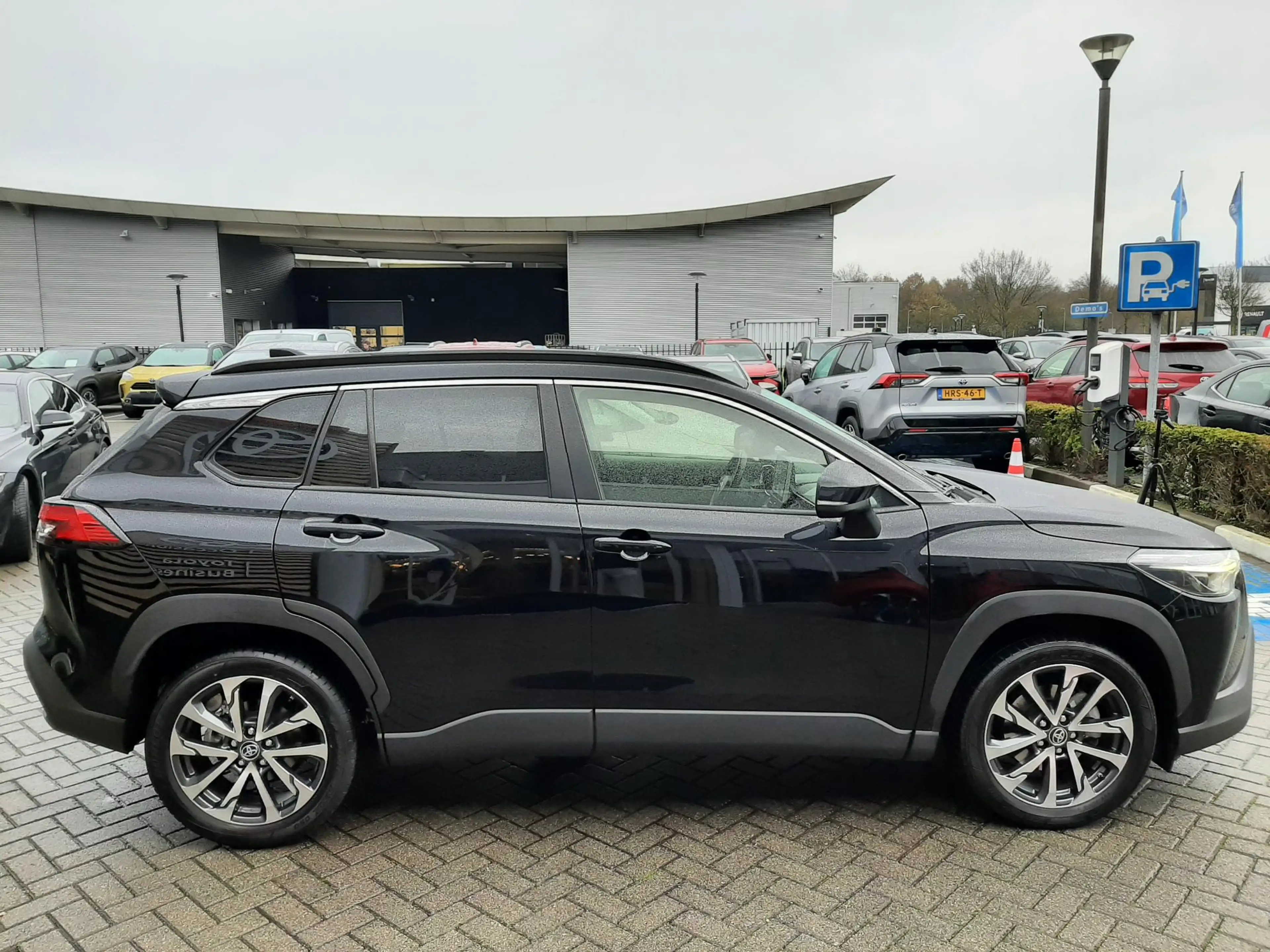 Toyota Corolla Cross 2.0 High Power Hybrid First Edition BLIND-SPOT ELE — photo 2