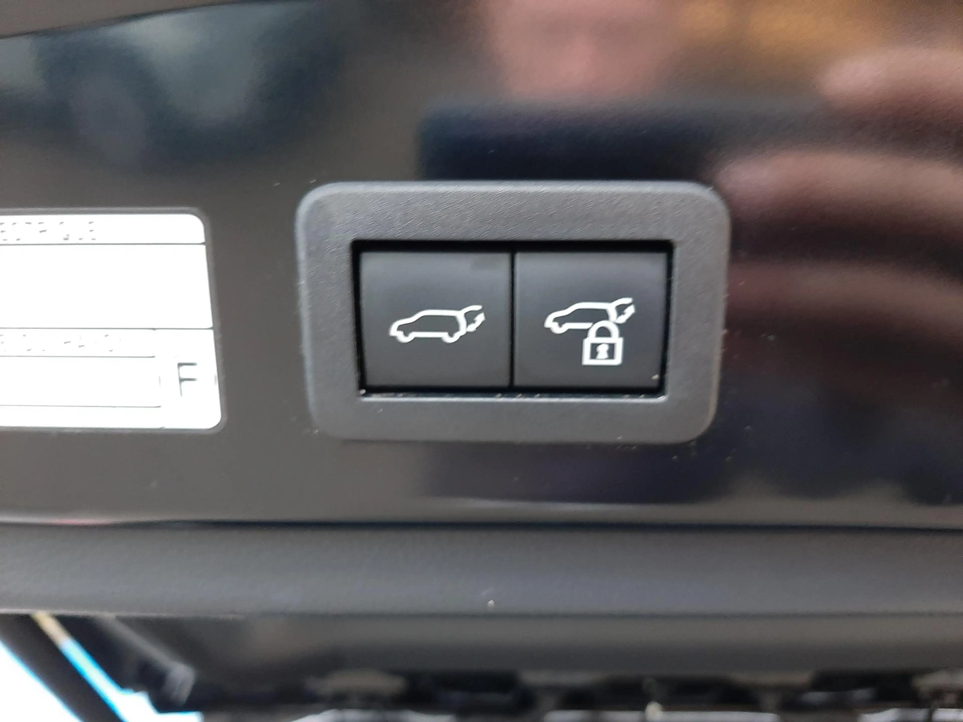Toyota Corolla Cross 2.0 High Power Hybrid First Edition BLIND-SPOT ELE — photo 8