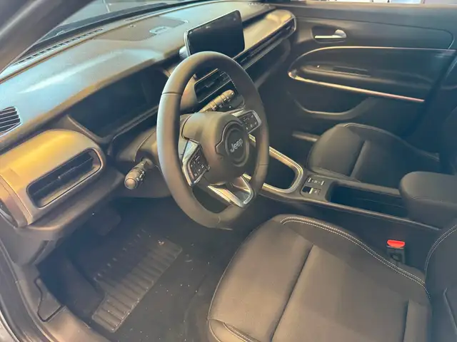 Jeep Avenger view 9