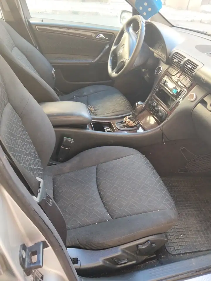 Mercedes-Benz 220, foto 2