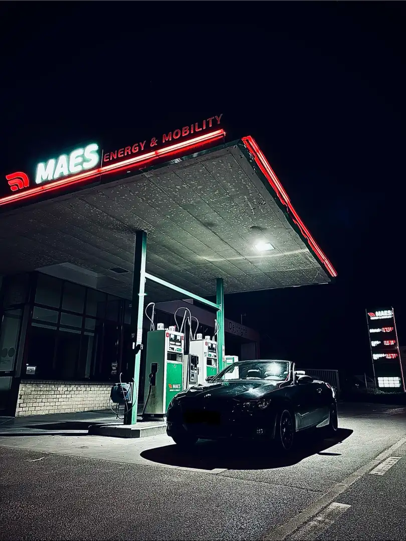 BMW 320 320i Cabrio IMATRICULLÉ Zwart - 2