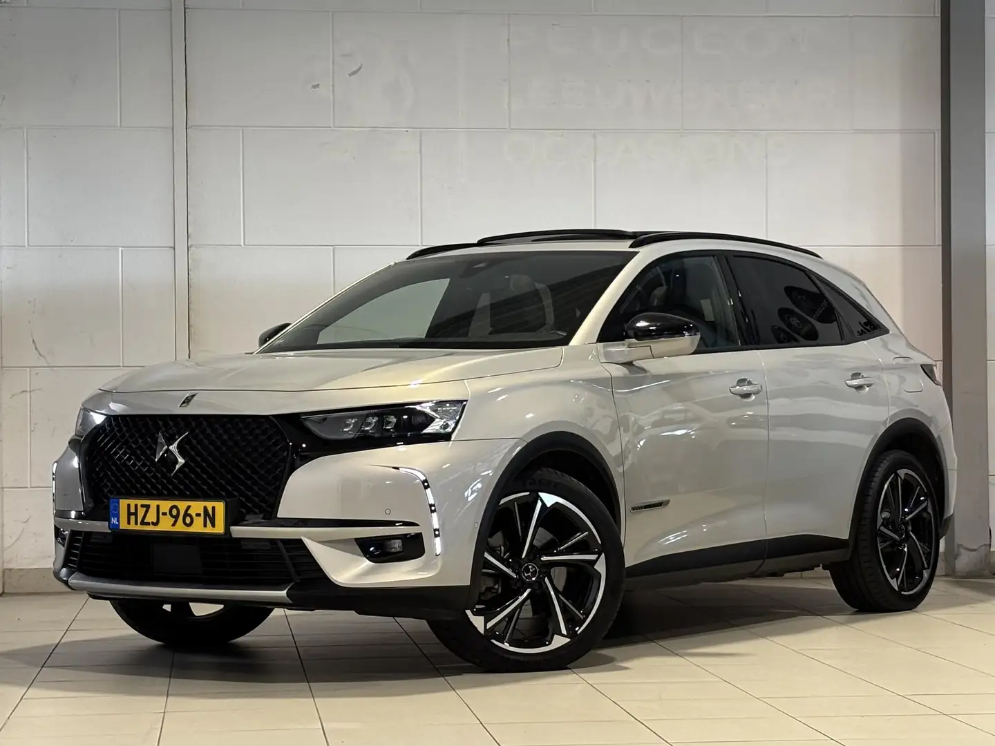 DS Automobiles DS 7 Crossback Louvre E-Tense PHEV Hybrid4 300pk 4x4 e-EAT8 | SCH Grau - 2