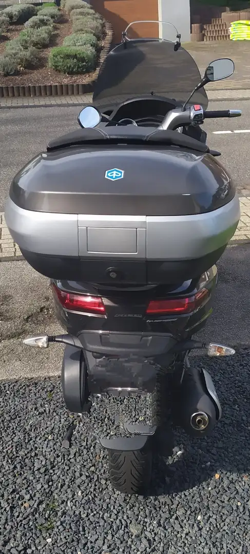 Piaggio MP3 300 Motorrad-Fahrspaß mit Pkw-Führerschein Schwarz - 2