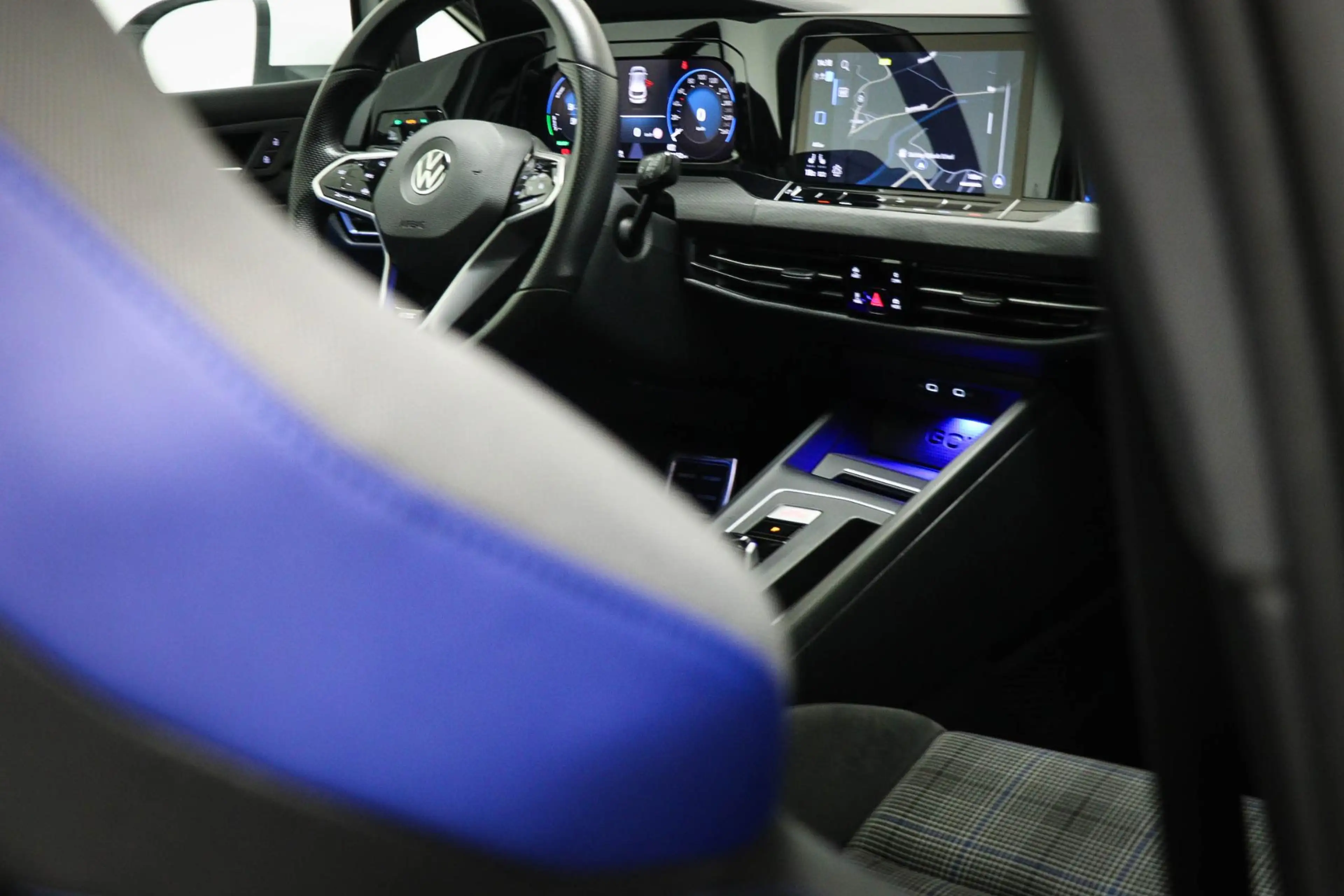 Volkswagen Golf GTE 1.4 eHybrid | WINTER PACK | IQ LIGHT | PANORAMADAK — photo 15