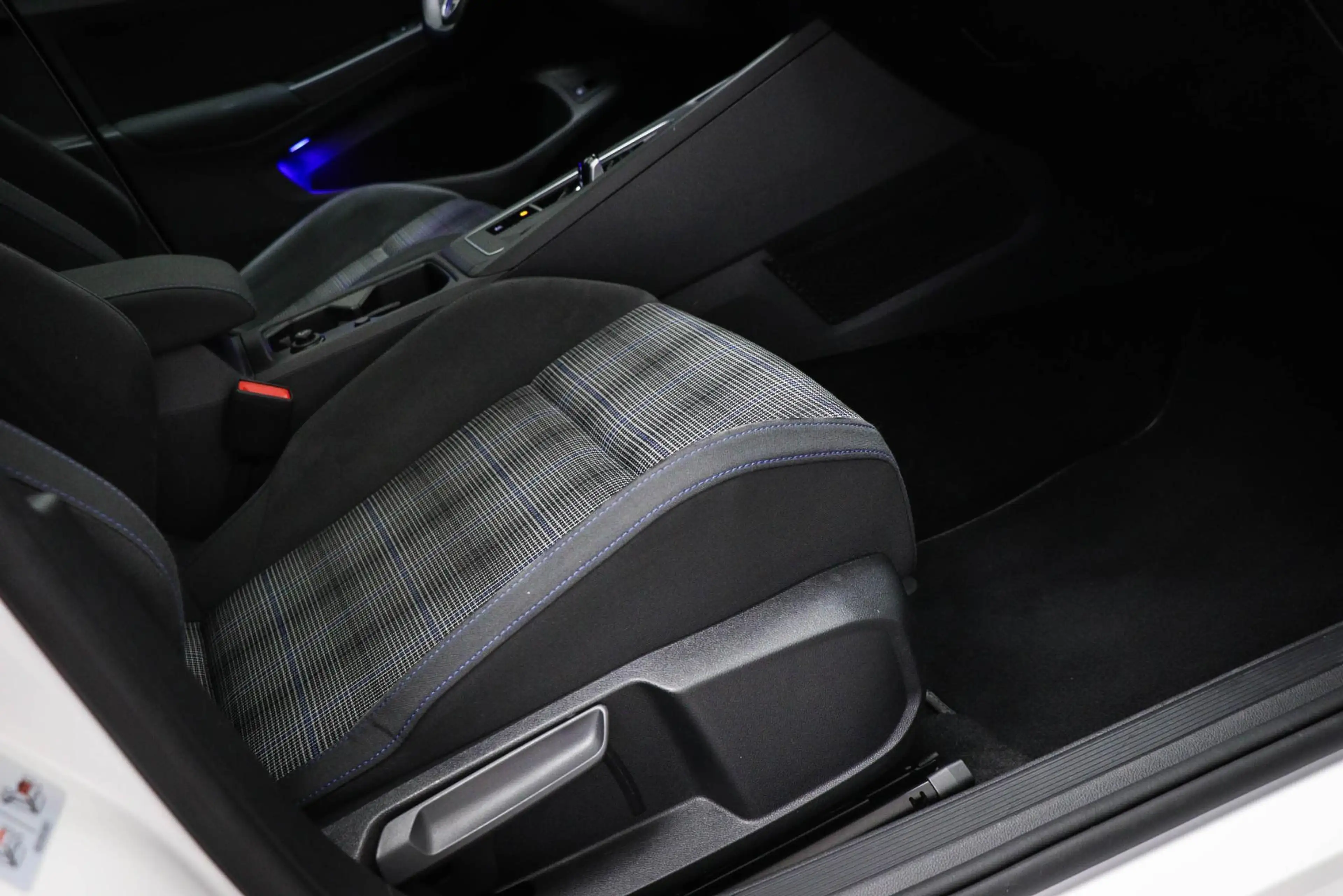 Volkswagen Golf GTE 1.4 eHybrid | WINTER PACK | IQ LIGHT | PANORAMADAK — photo 13