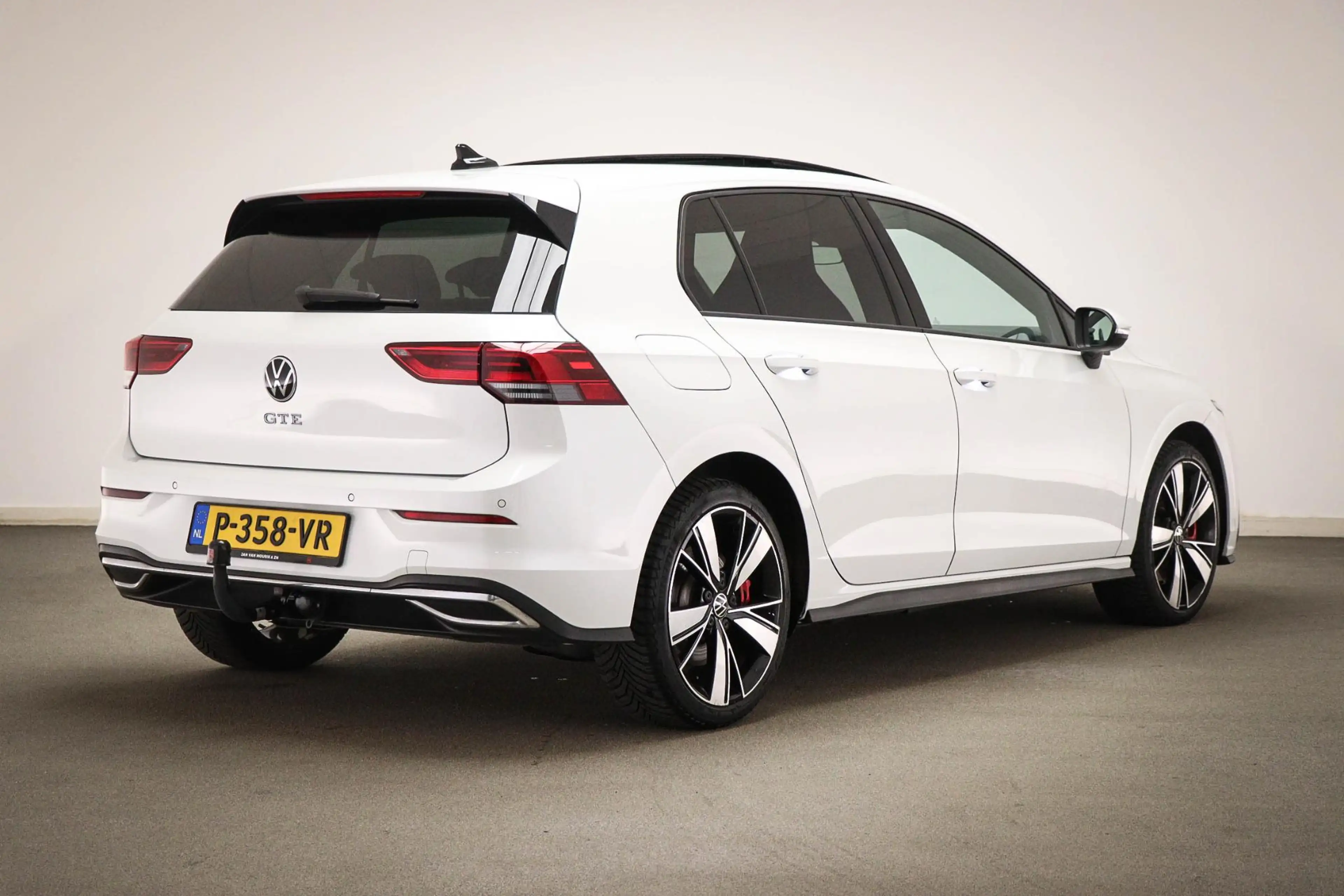 Volkswagen Golf GTE 1.4 eHybrid | WINTER PACK | IQ LIGHT | PANORAMADAK — photo 2