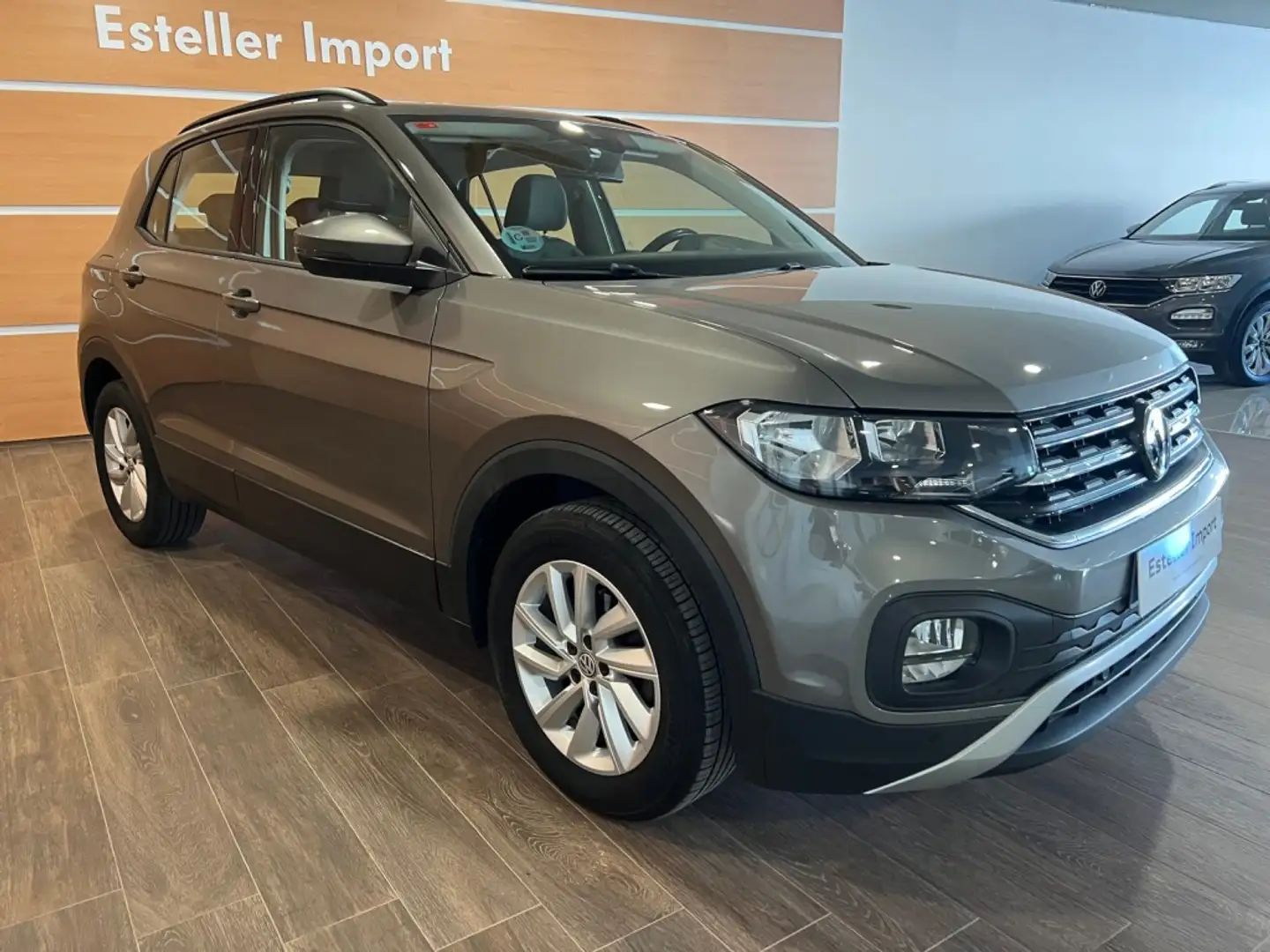 Volkswagen T-Cross 1.0 TSI Advance DSG7 85kW Gris - 2