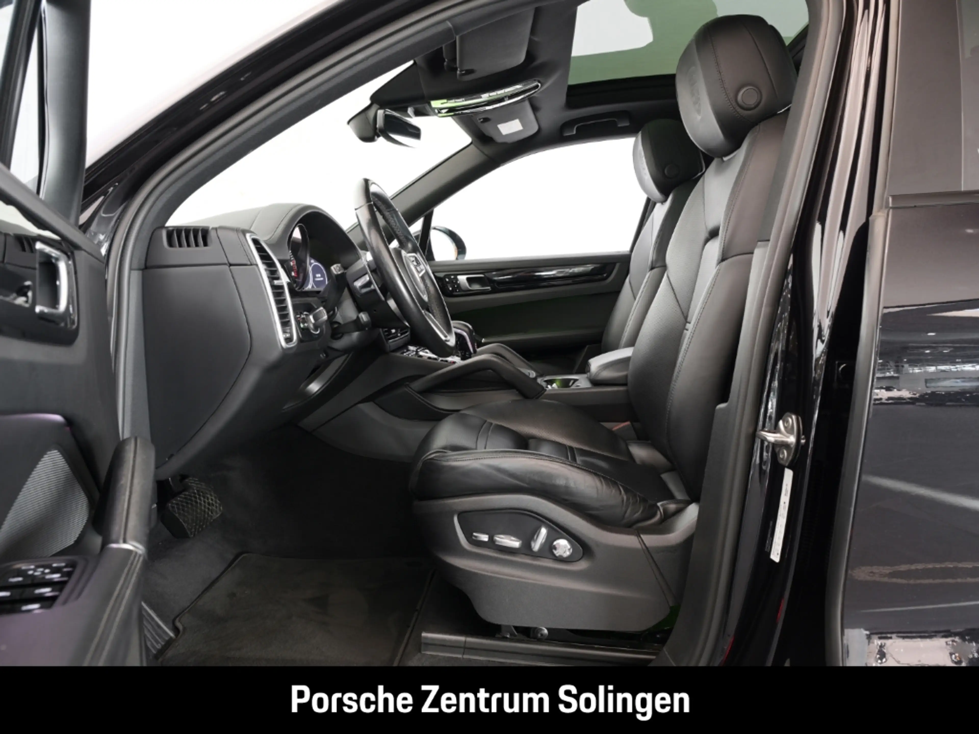 Porsche Cayenne E-Hybrid Matrix Bose Luftfederung SoftClose Panora — photo 12