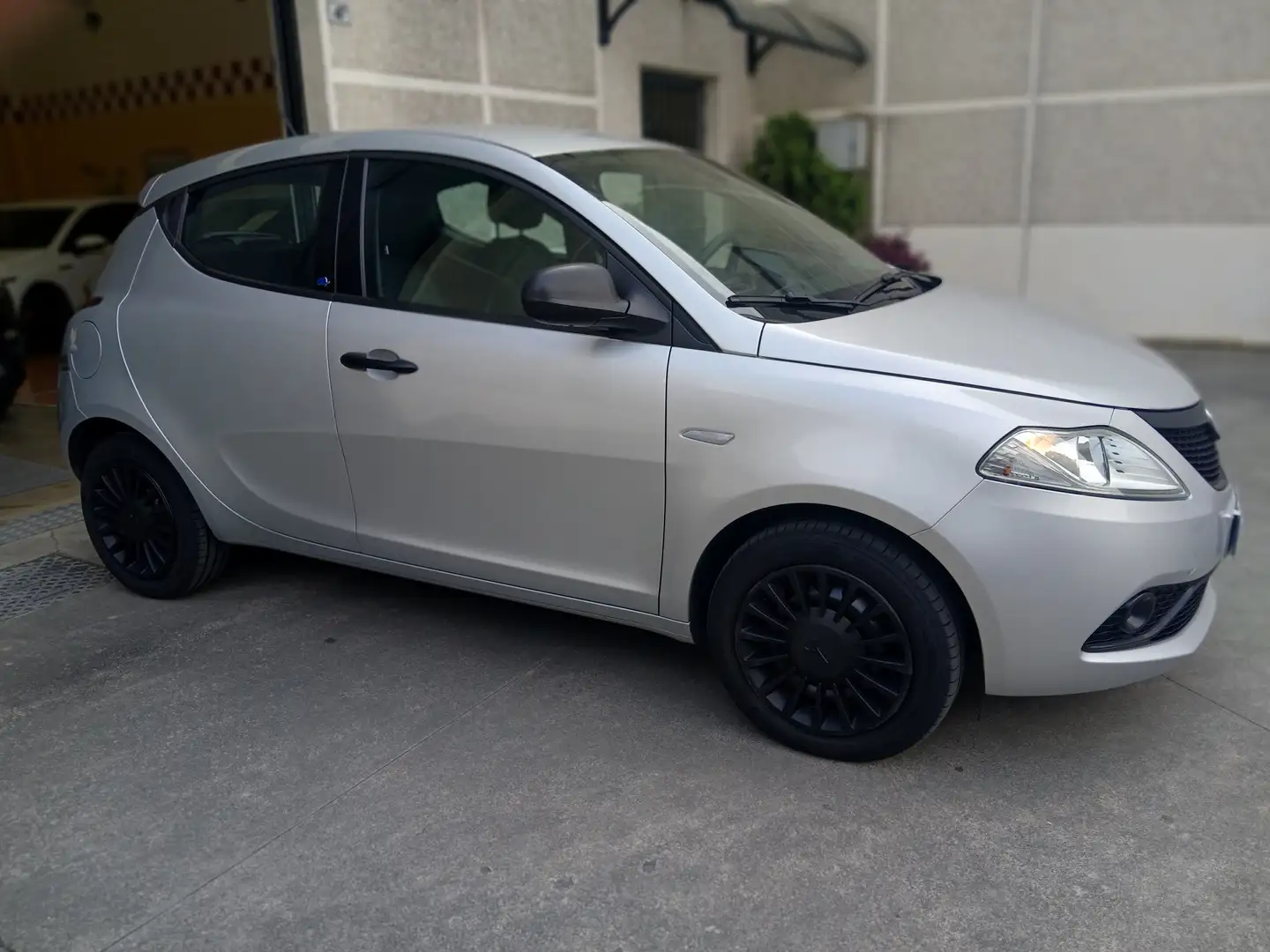 Lancia Ypsilon Ypsilon 1.2 Elefantino Blu iva esposta Zilver - 2