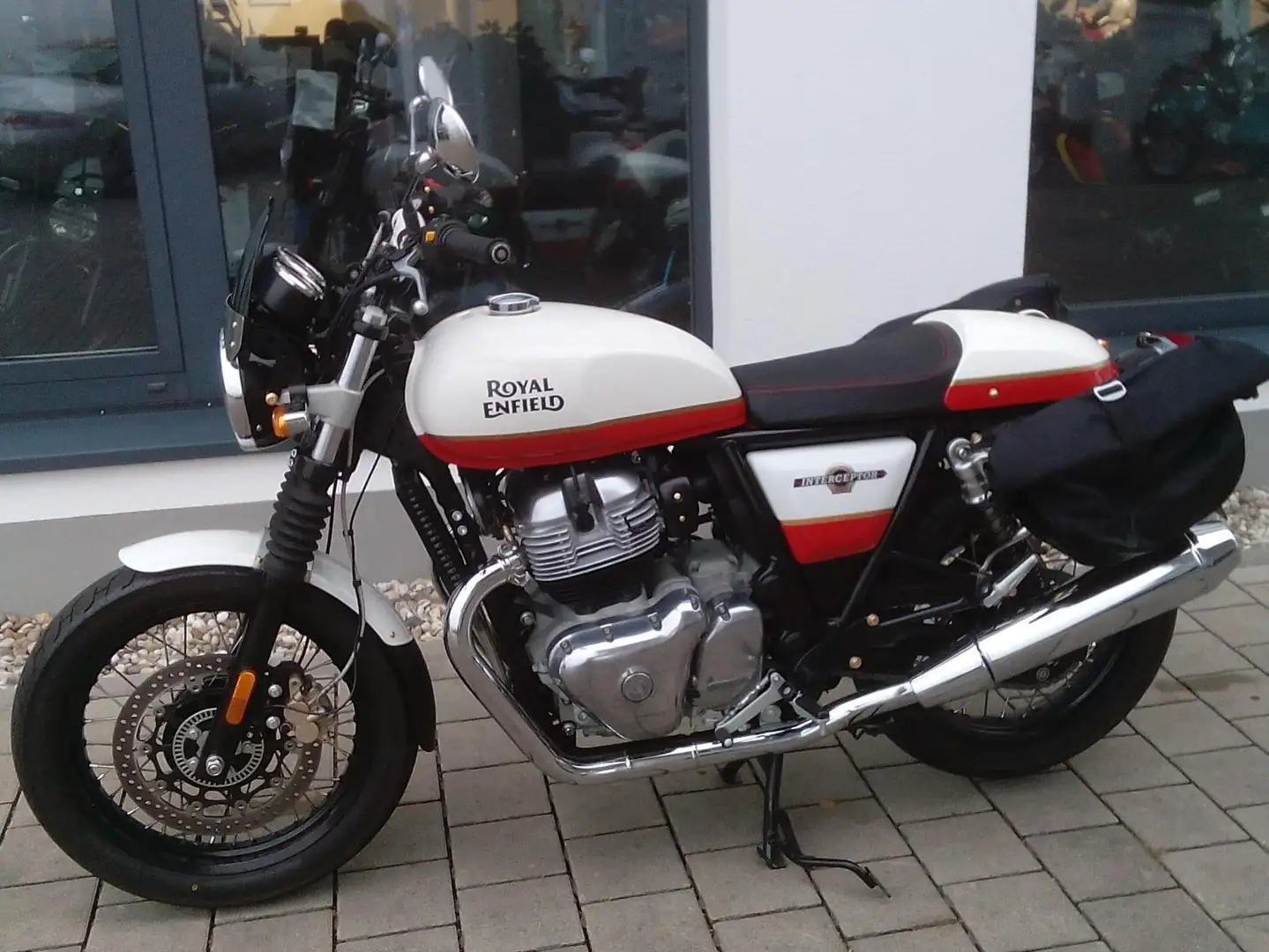 Royal Enfield Interceptor Sehr schöner Umbau mit erst 800km Weiß - 1