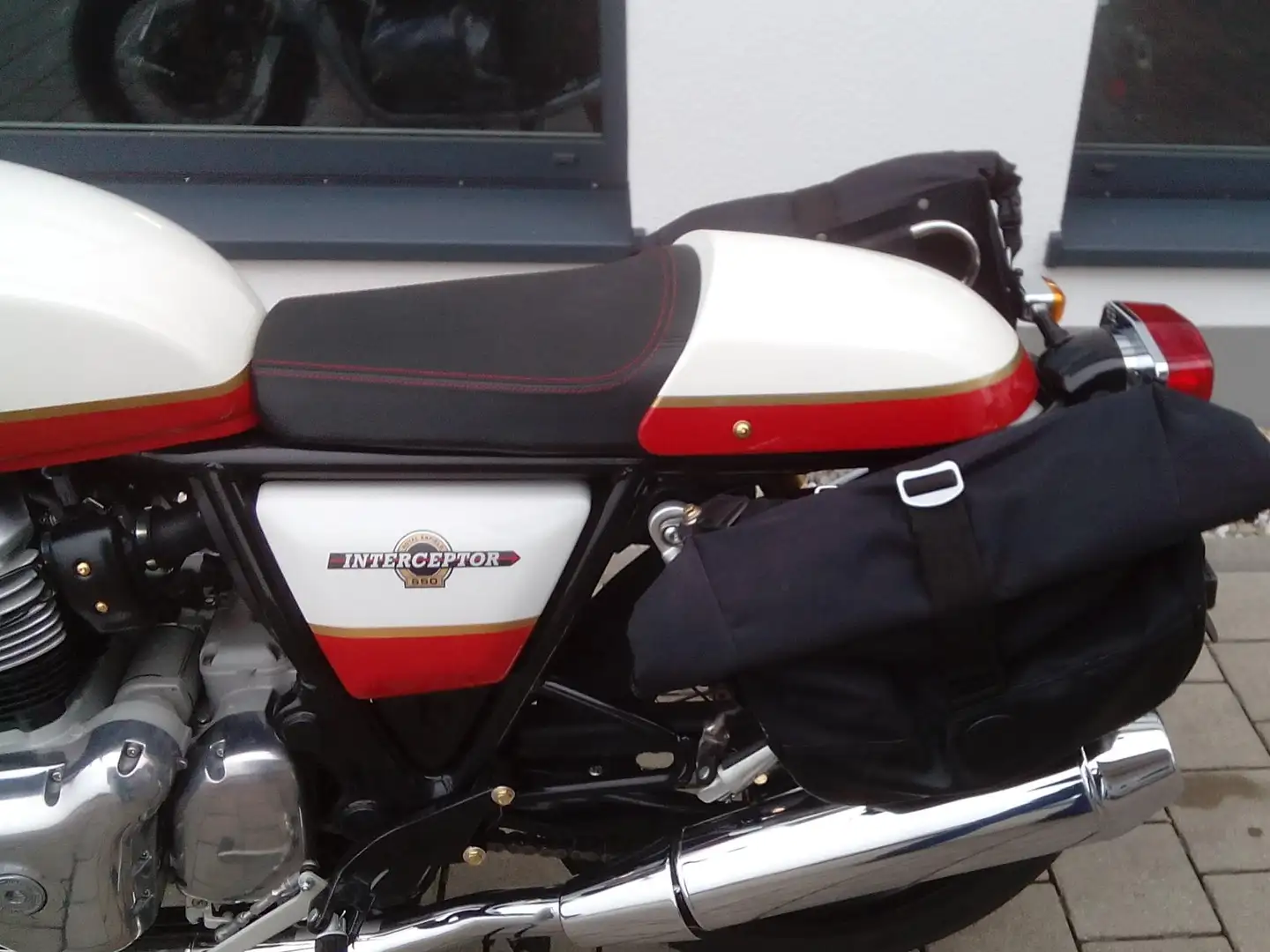 Royal Enfield Interceptor Sehr schöner Umbau mit erst 800km Weiß - 2