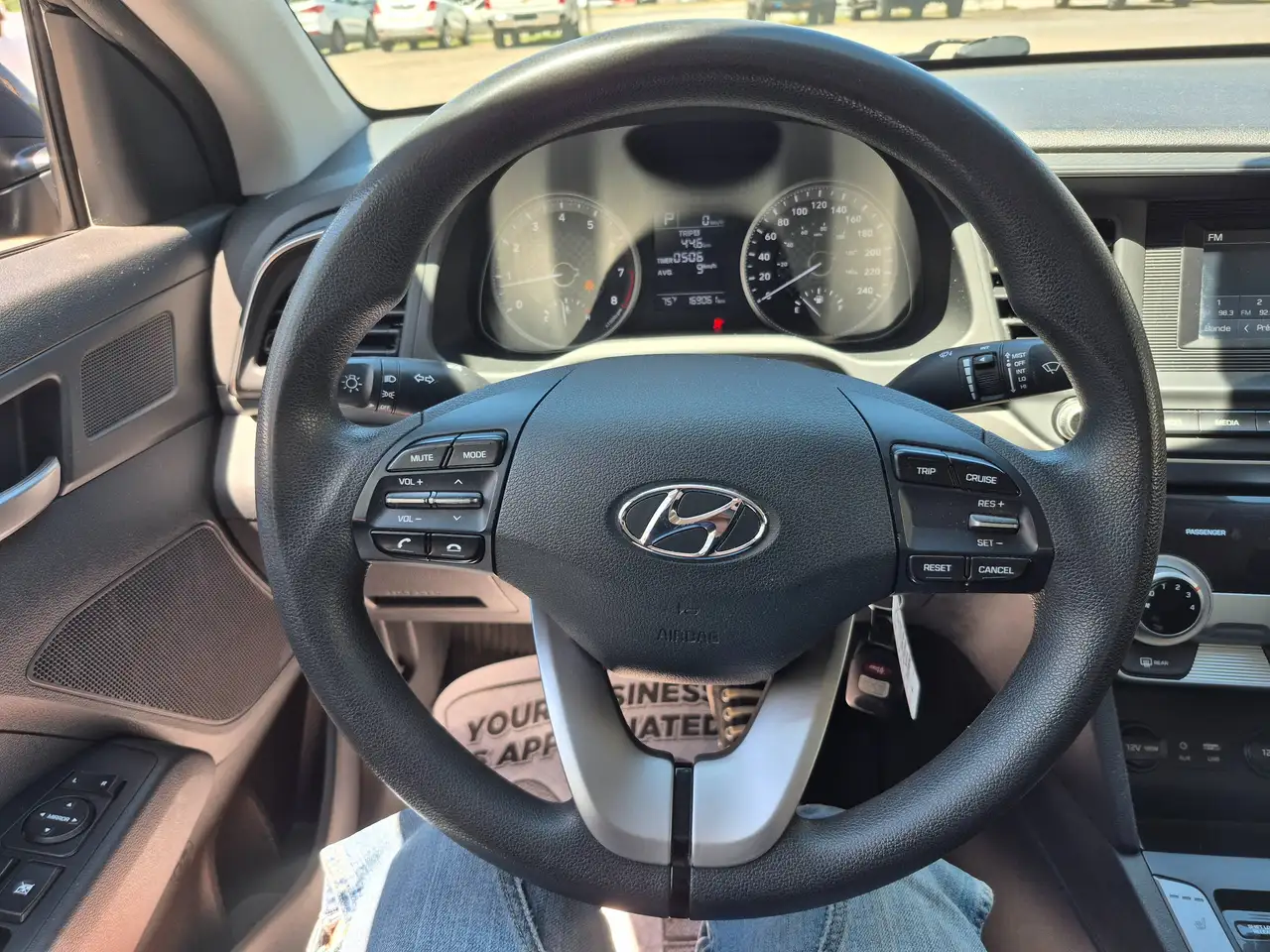 Hyundai ELANTRA photo Hyundai ELANTRA