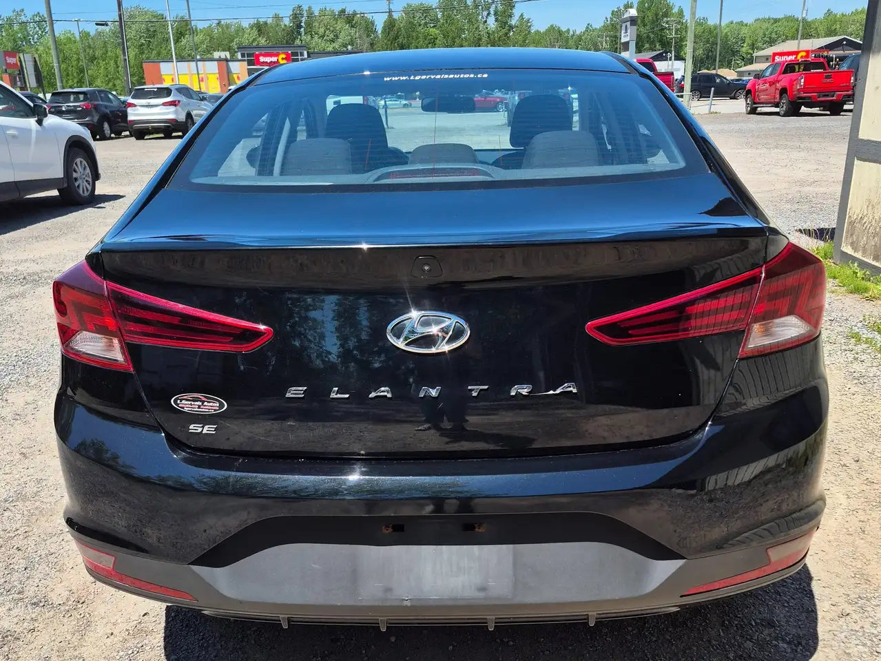 Hyundai ELANTRA photo Hyundai ELANTRA