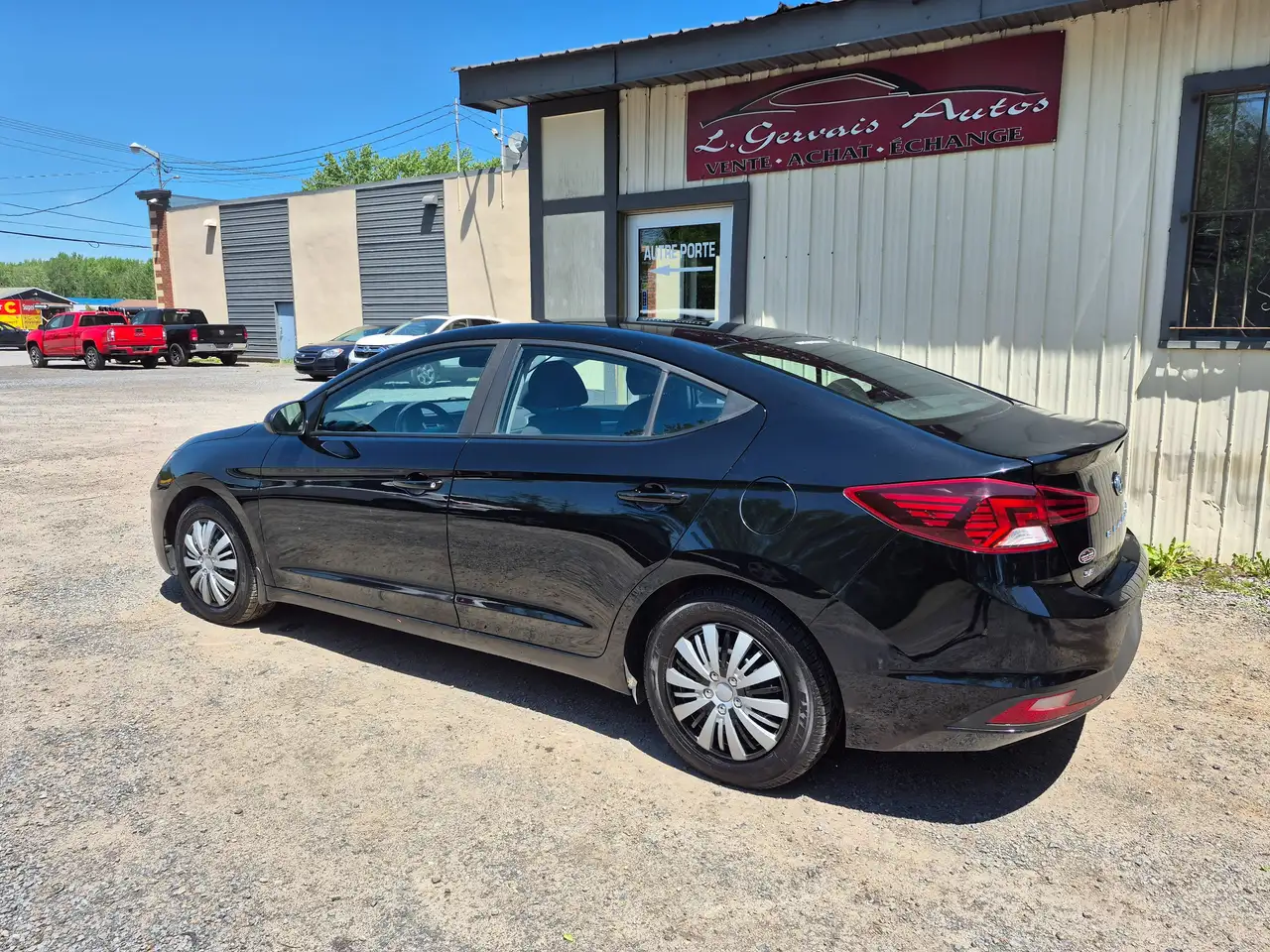 Hyundai ELANTRA photo Hyundai ELANTRA