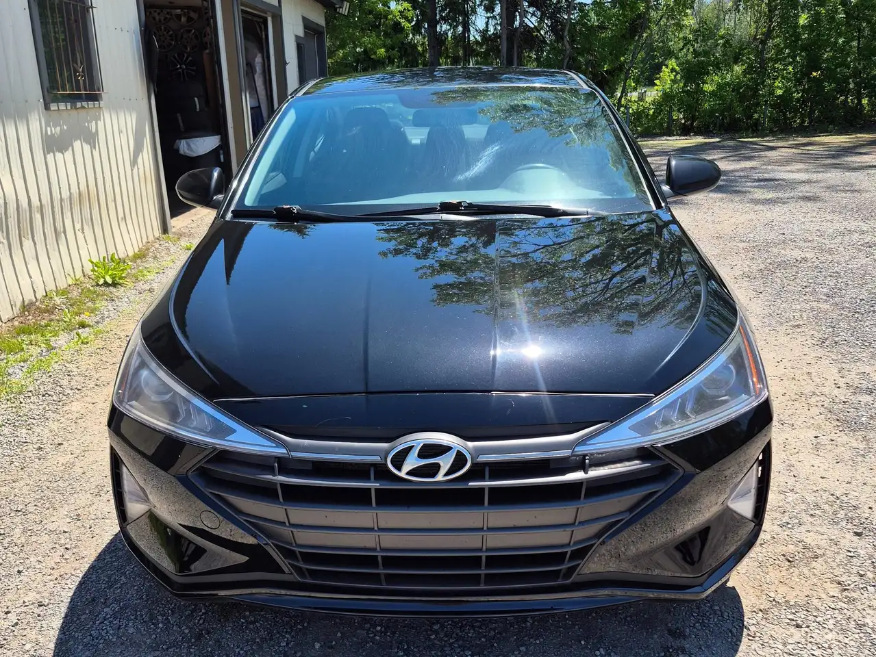 Hyundai ELANTRA photo Hyundai ELANTRA