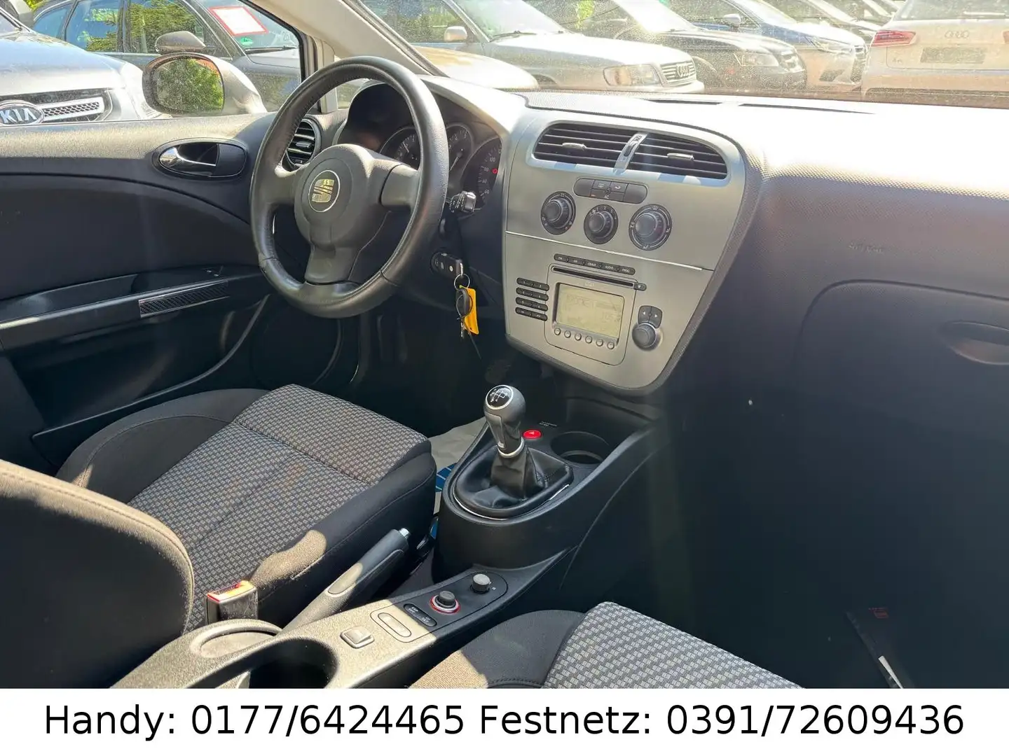 SEAT Leon 1.6 KLIMA/el.FH/ZV mit FB/ALUFELGEN Silber - 2