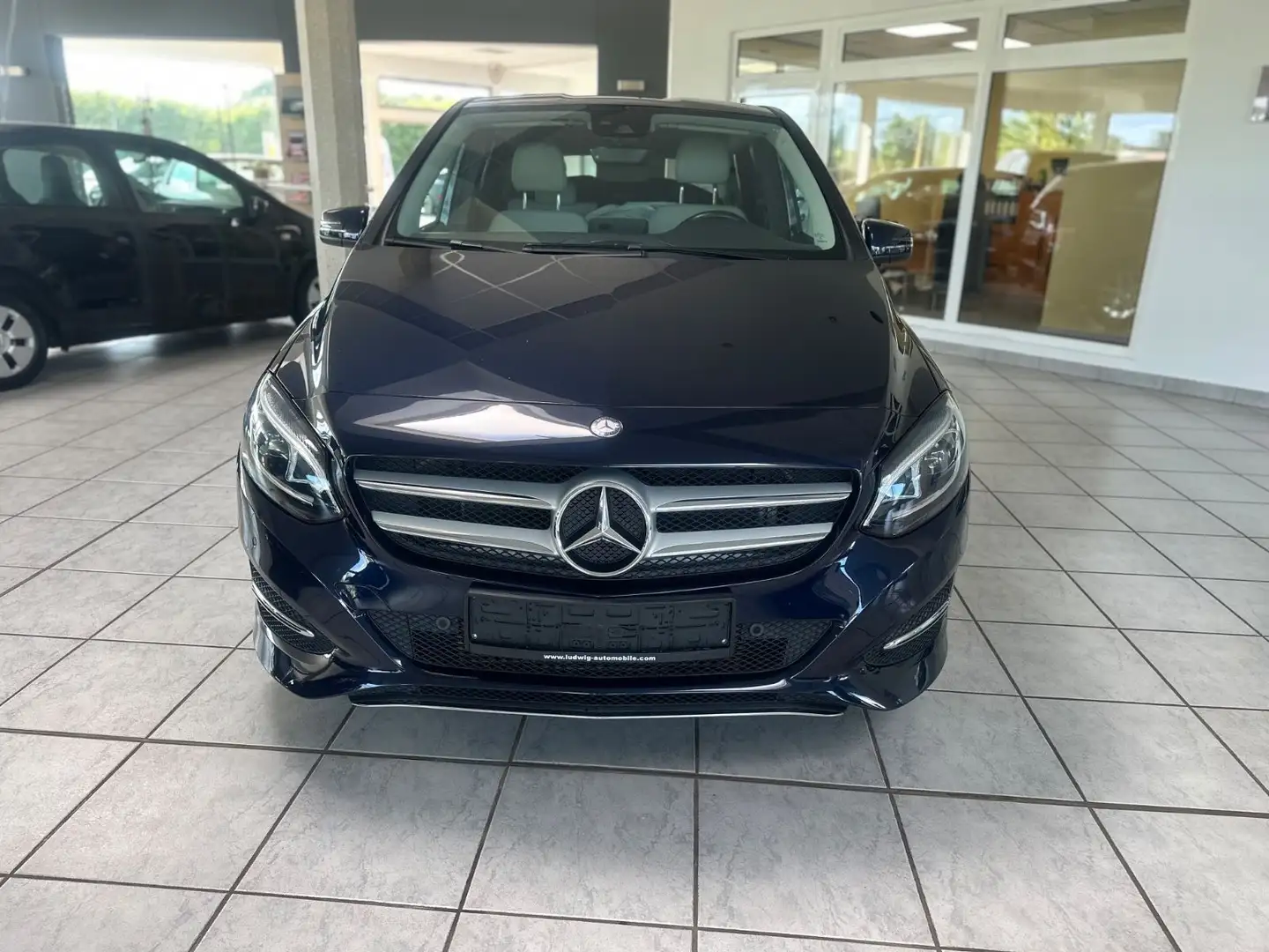 Mercedes-Benz B 180 Edition 1.Hand Scheckheft LED Navi PDC Niebieski - 2