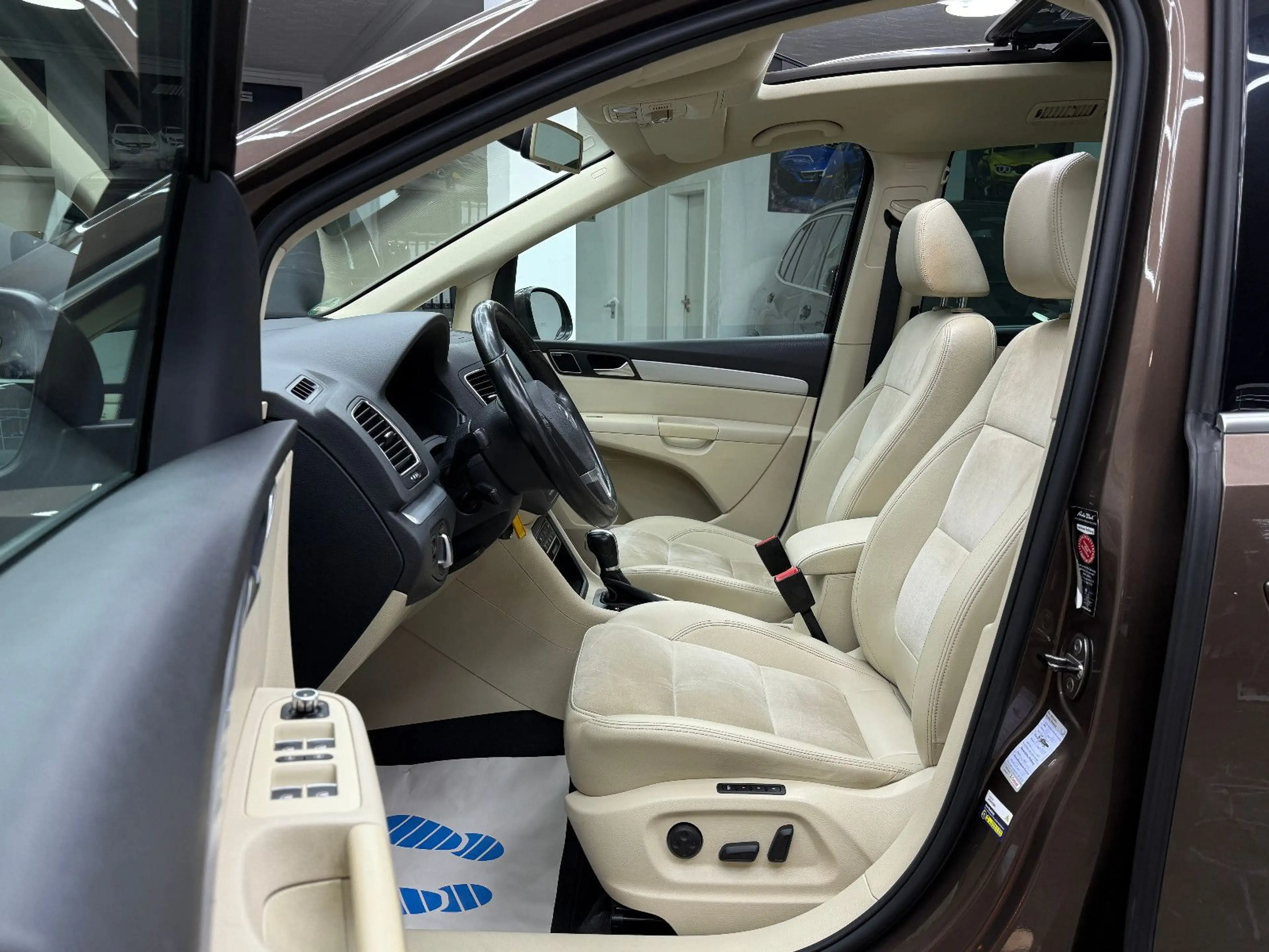 Volkswagen Sharan 2.0 TDI Highline 7-Sitzer DSG Xenon Pano — photo 13