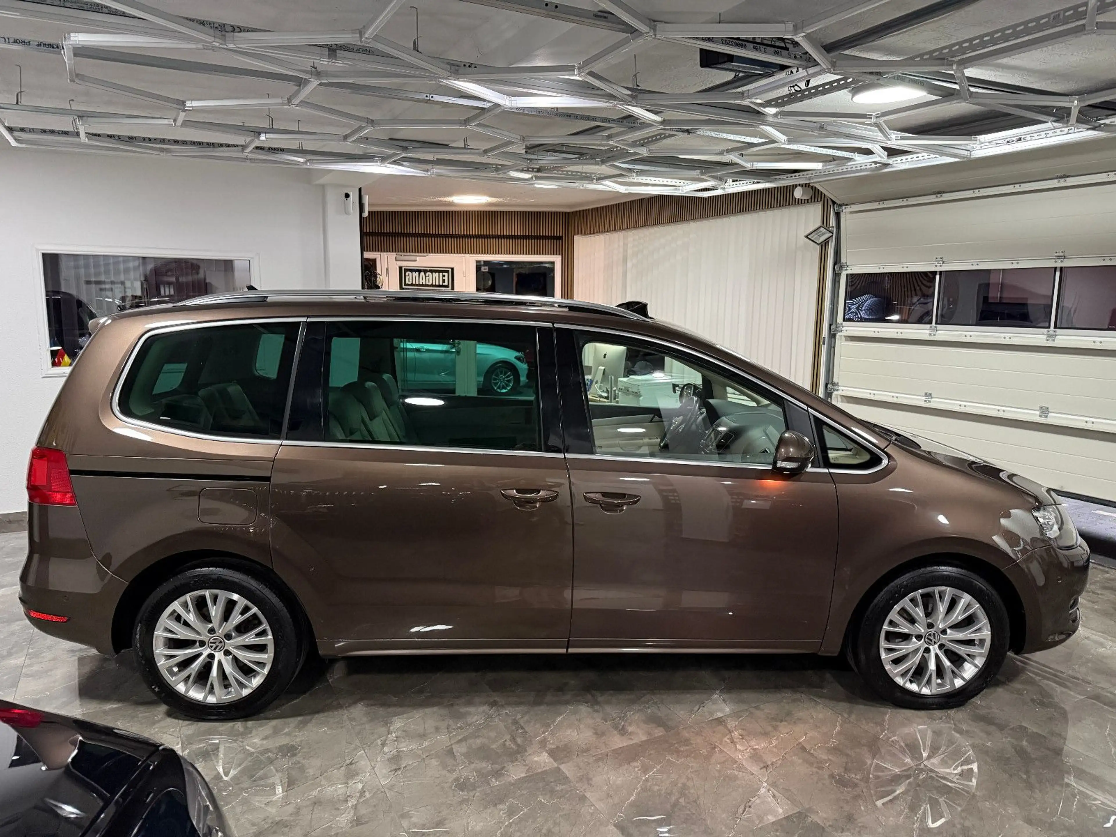 Volkswagen Sharan 2.0 TDI Highline 7-Sitzer DSG Xenon Pano — photo 6