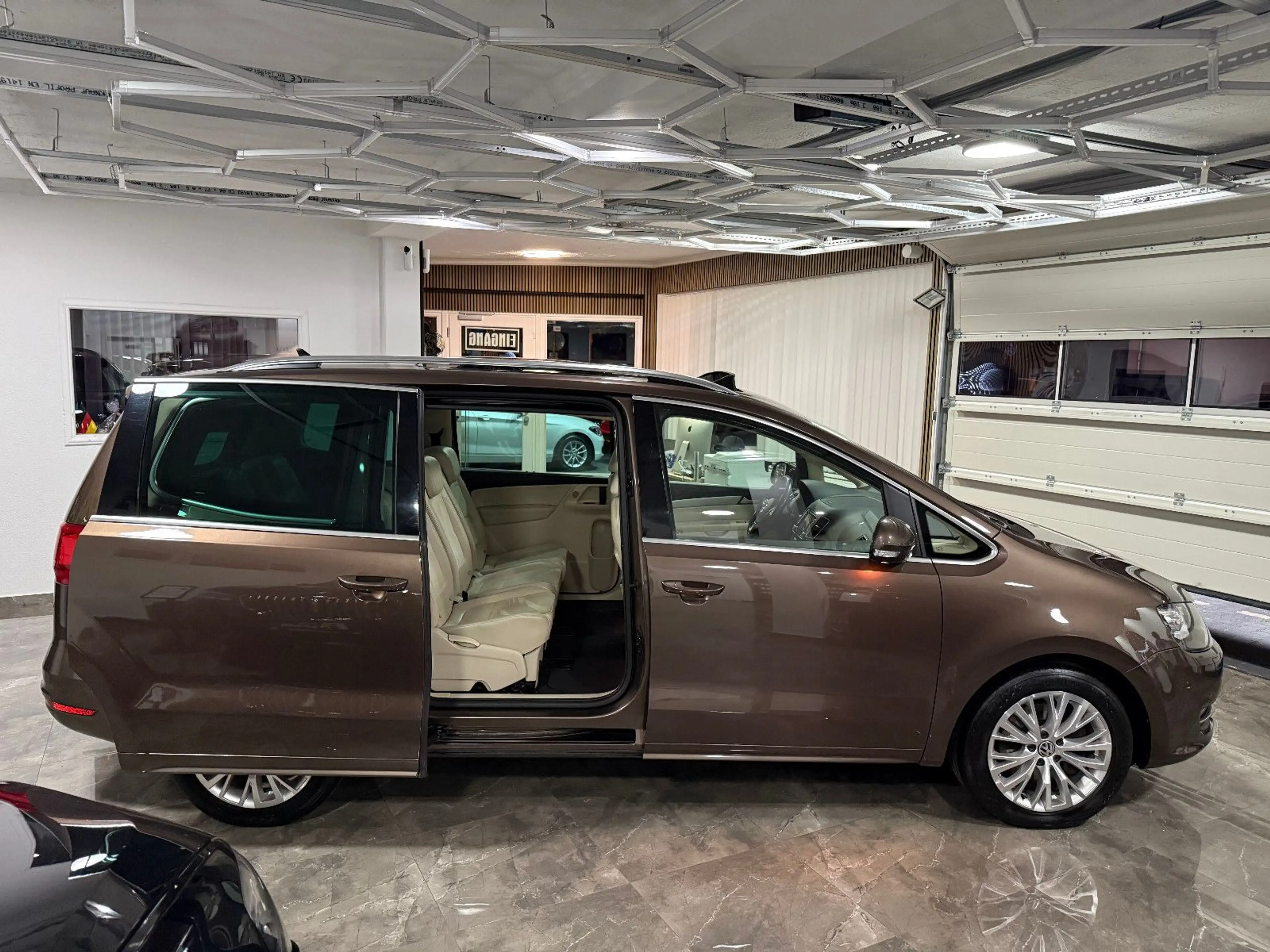 Volkswagen Sharan 2.0 TDI Highline 7-Sitzer DSG Xenon Pano — photo 7