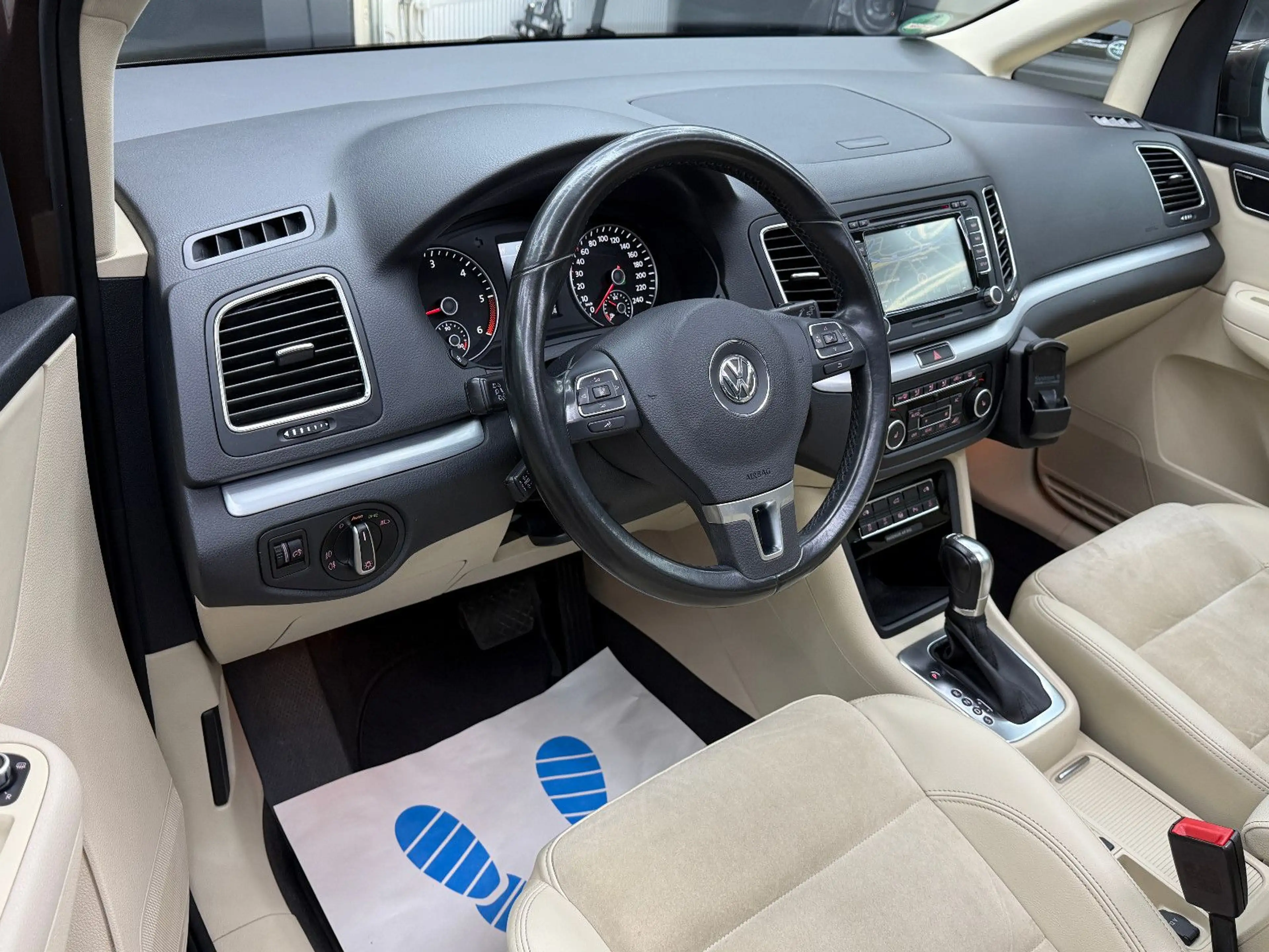 Volkswagen Sharan 2.0 TDI Highline 7-Sitzer DSG Xenon Pano — photo 12
