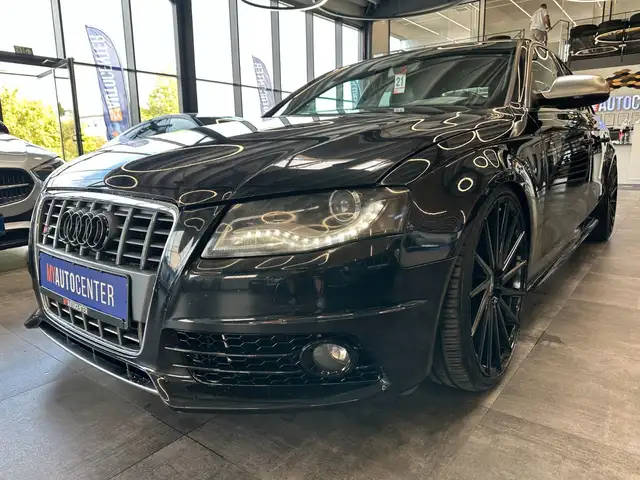 Audi S4 view 4