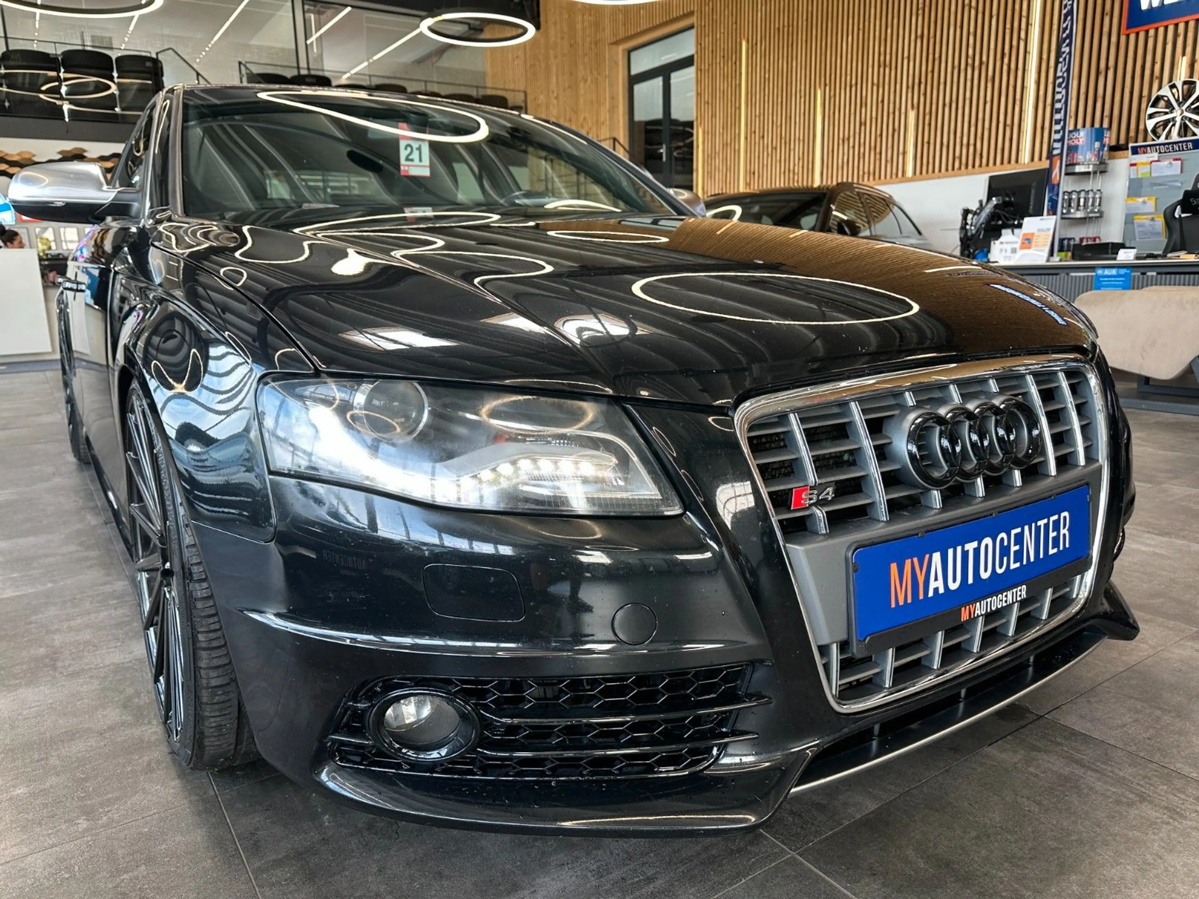 Audi S4 *B&O*TEMPO*NAV*CARBON*PDC*ALCANTARA*20Zoll* — photo 3