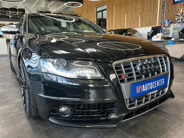 Audi S4 view 3