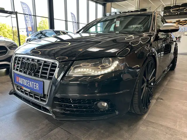 Audi S4 view 5
