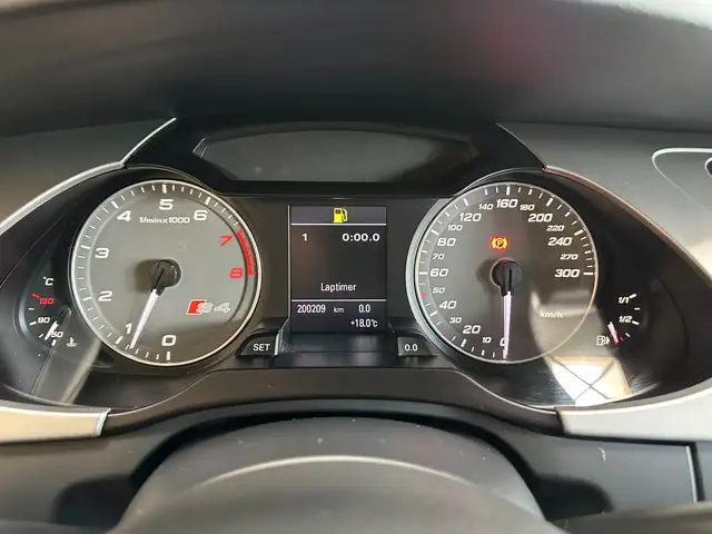Audi S4 view 13