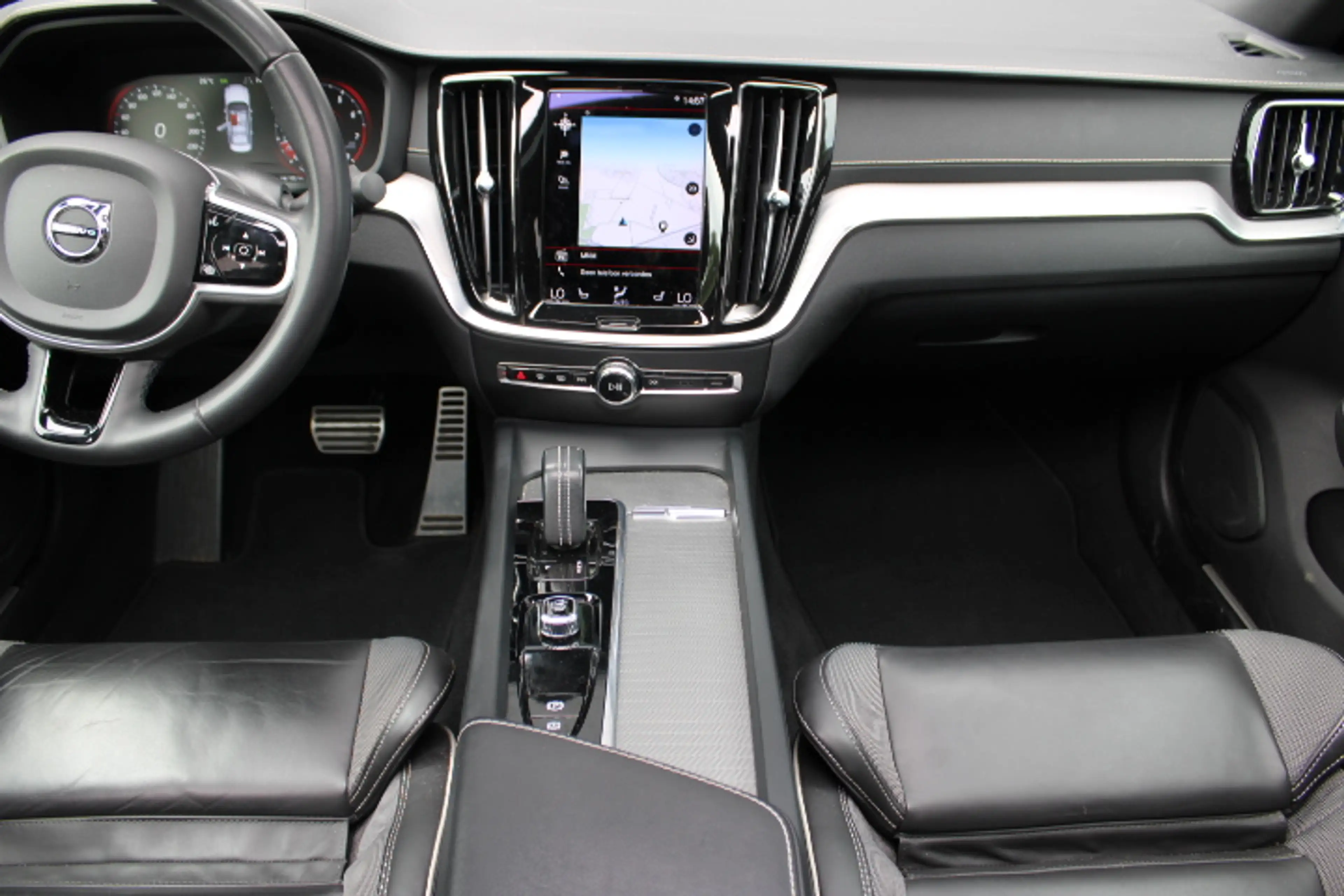 Volvo S60 2.0 B3 R-Design - Panoramadak - 19 Inch - Harman K — photo 19