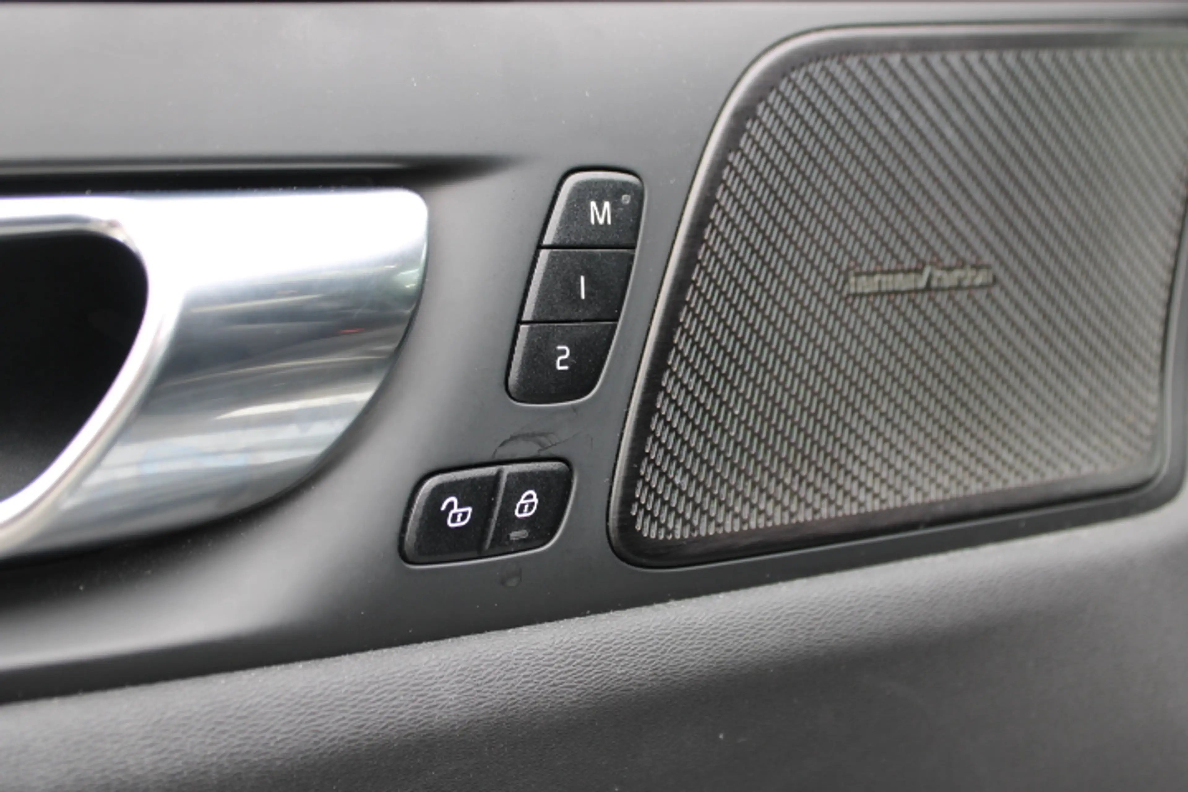 Volvo S60 2.0 B3 R-Design - Panoramadak - 19 Inch - Harman K — photo 25