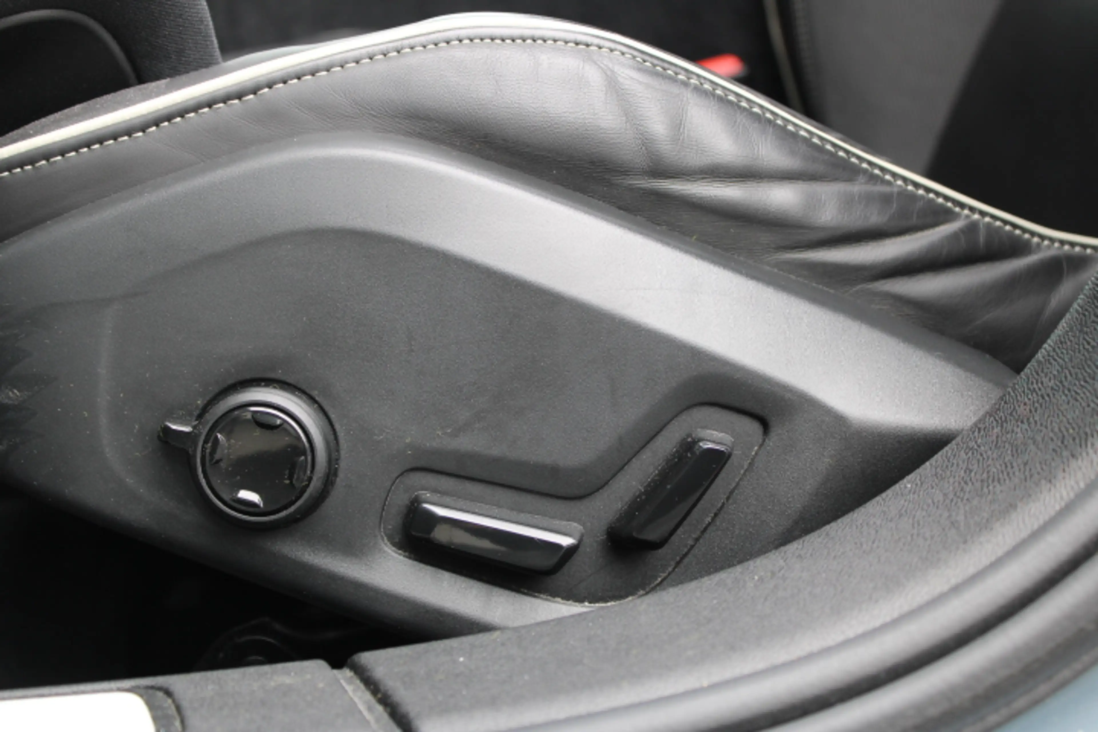Volvo S60 2.0 B3 R-Design - Panoramadak - 19 Inch - Harman K — photo 23
