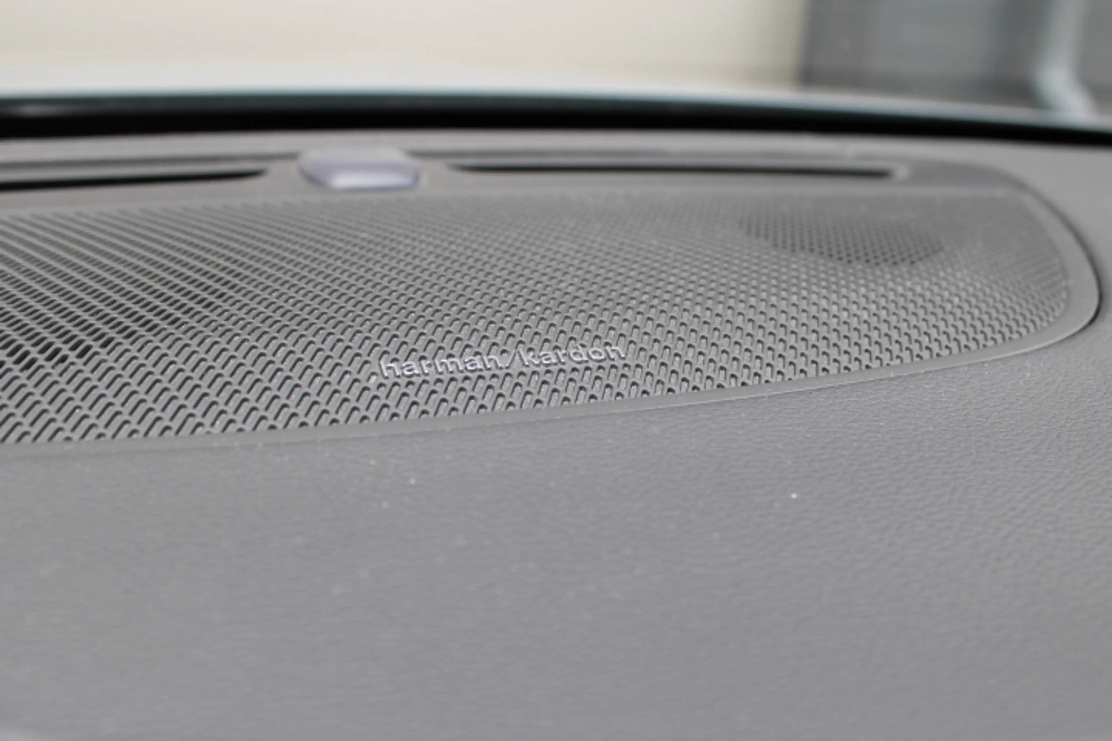 Volvo S60 2.0 B3 R-Design - Panoramadak - 19 Inch - Harman K — photo 29