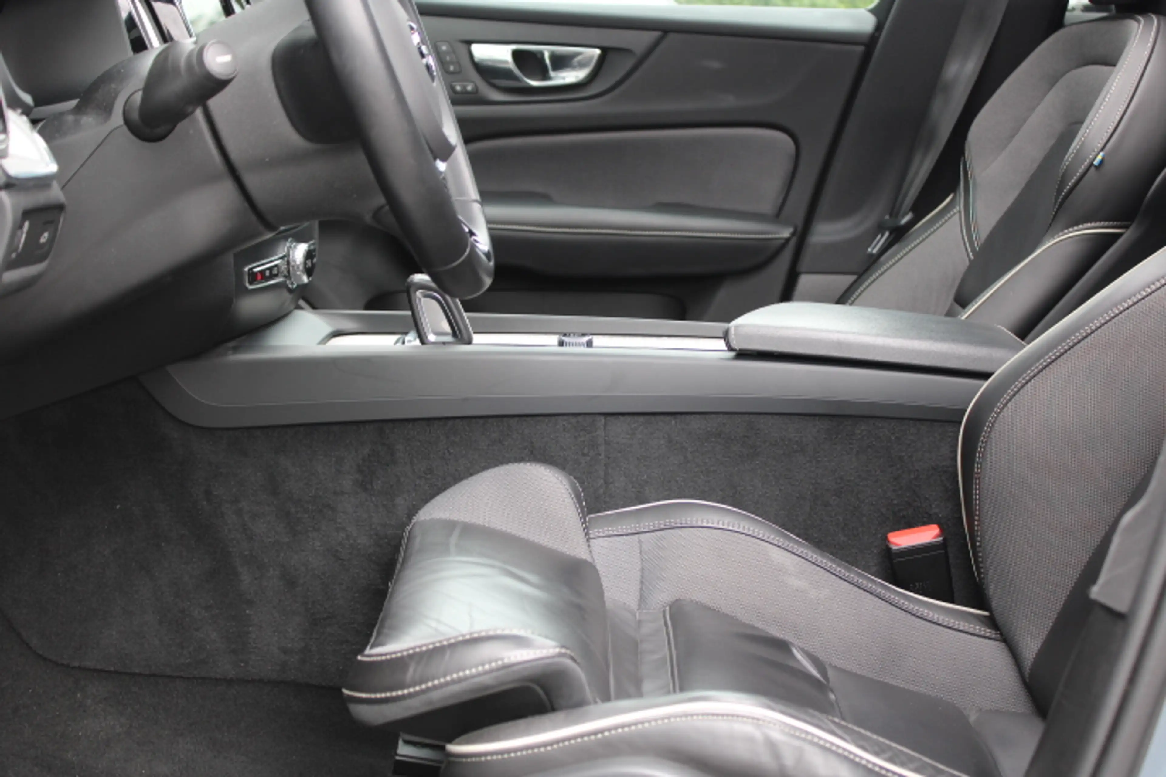 Volvo S60 2.0 B3 R-Design - Panoramadak - 19 Inch - Harman K — photo 21