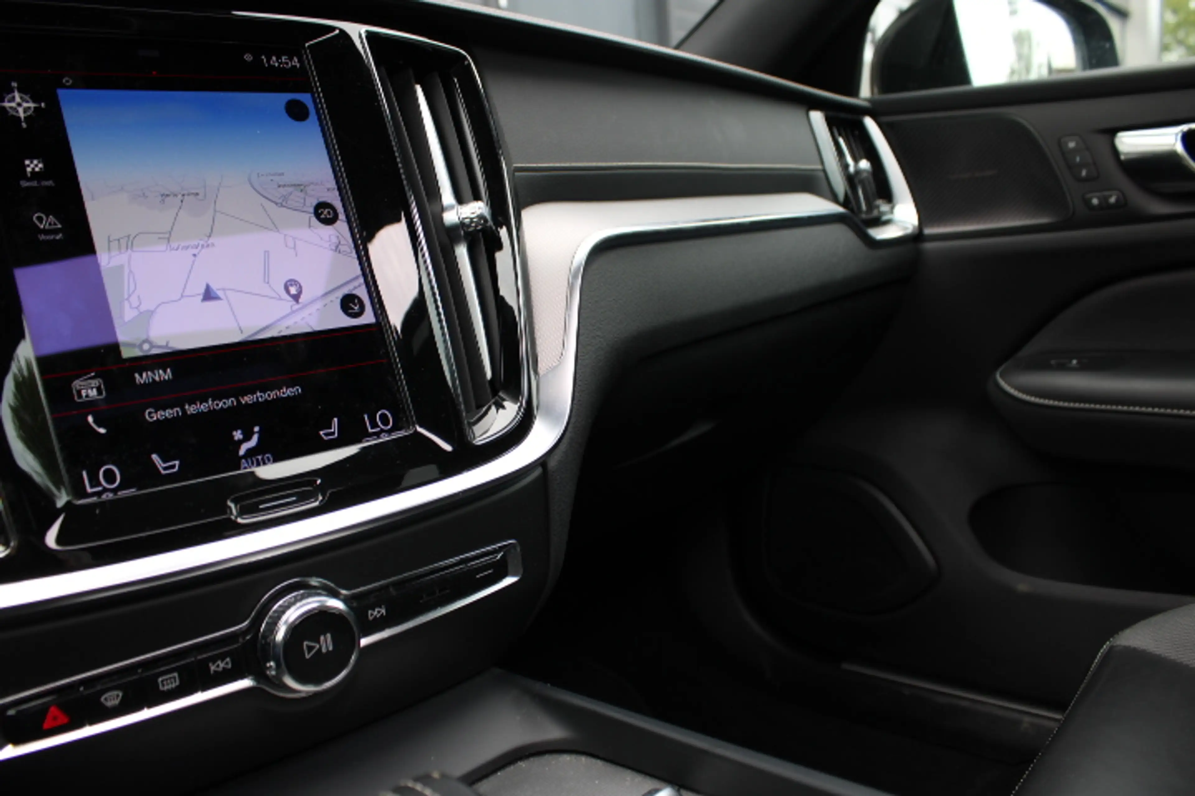 Volvo S60 2.0 B3 R-Design - Panoramadak - 19 Inch - Harman K — photo 30
