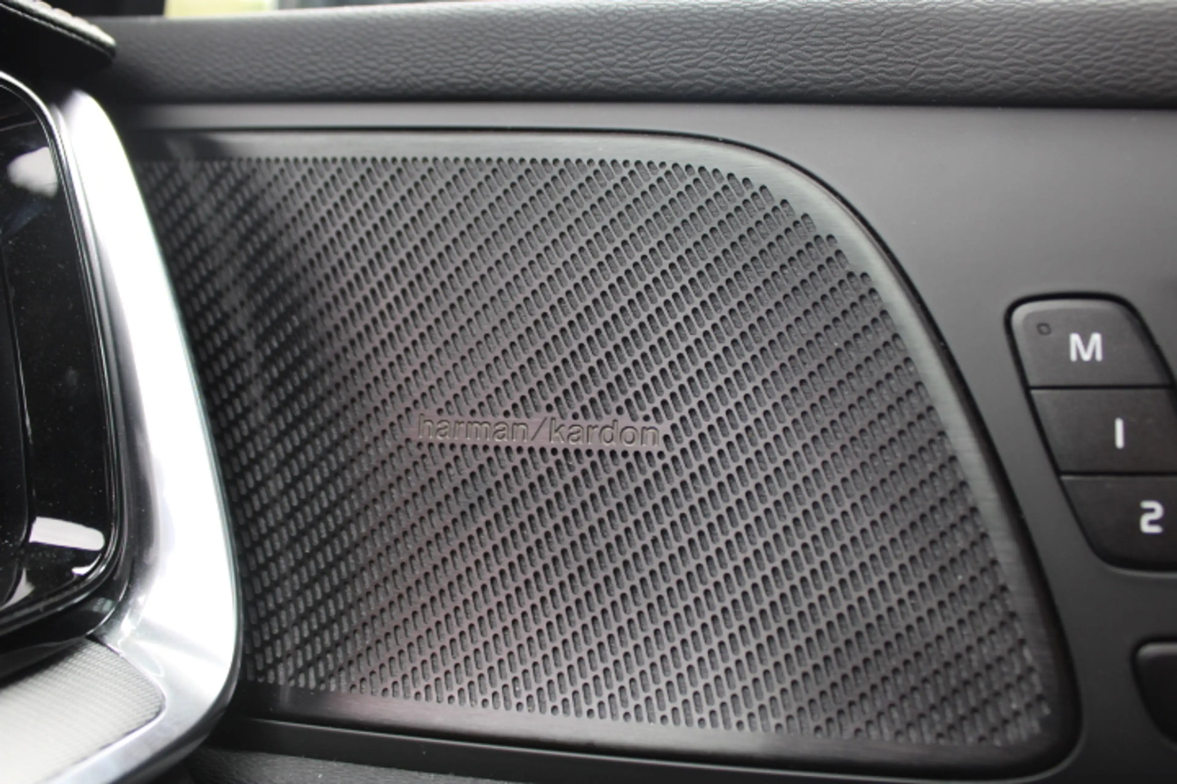 Volvo S60 2.0 B3 R-Design - Panoramadak - 19 Inch - Harman K — photo 11