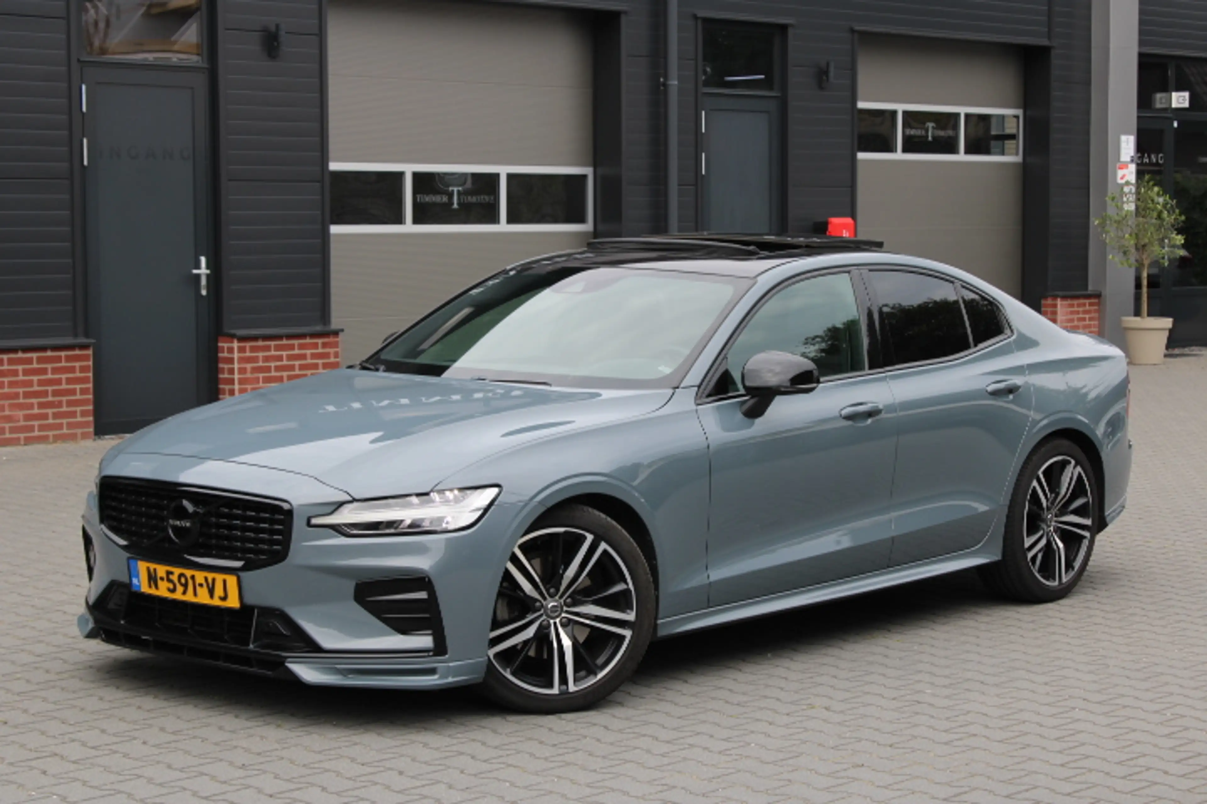 Volvo S60 2.0 B3 R-Design - Panoramadak - 19 Inch - Harman K — photo 2