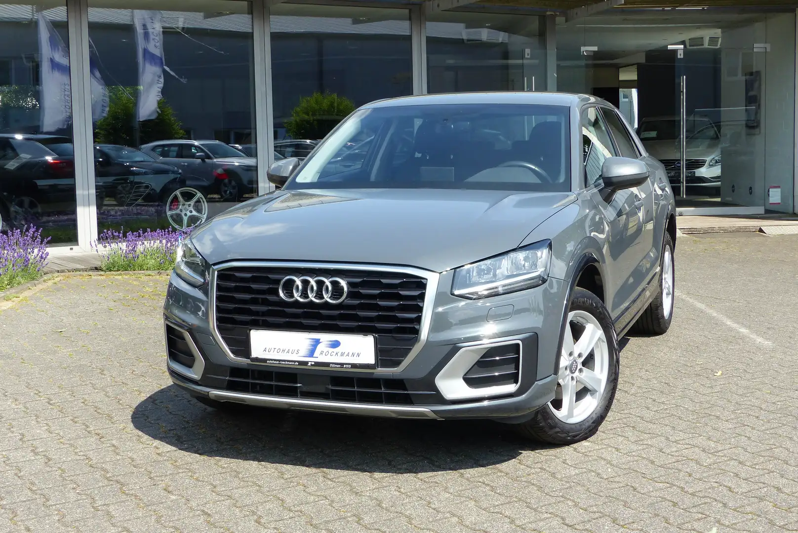 Audi Q2 35 TFSI sport AHK Navi App PDC Grau - 2