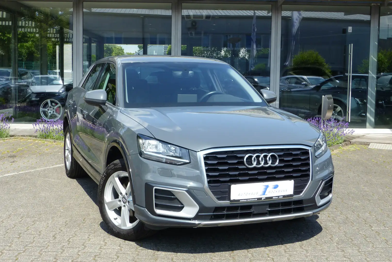 Audi Q2 35 TFSI sport AHK Navi App PDC Grau - 1