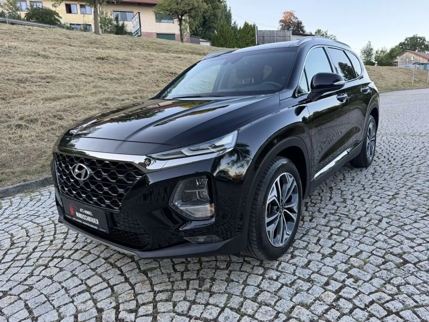Hyundai SANTA FE LEVEL 6 4WD KLIMA TEMPOMAT PANO 360•KAM Schwarz - 2