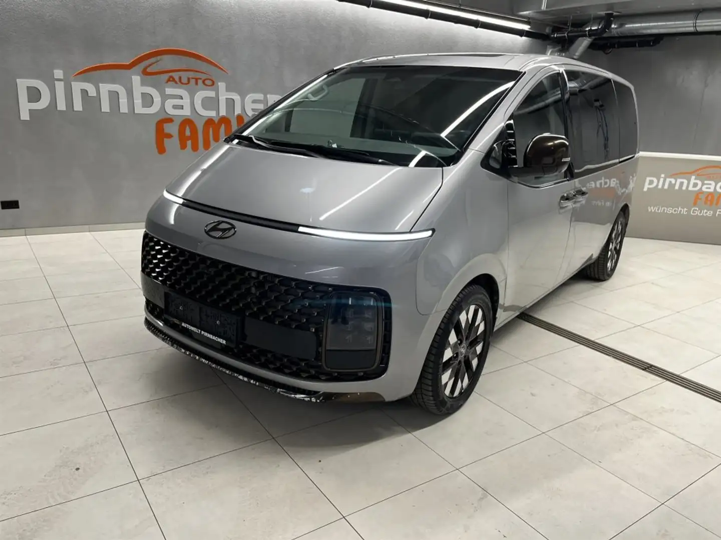 Hyundai STARIA Bus Luxury Line 2.2 CRDi 4WD DCT m2dl1-P4 Argintiu - 1